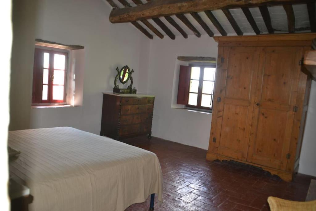 Three-Bedroom House photo 3