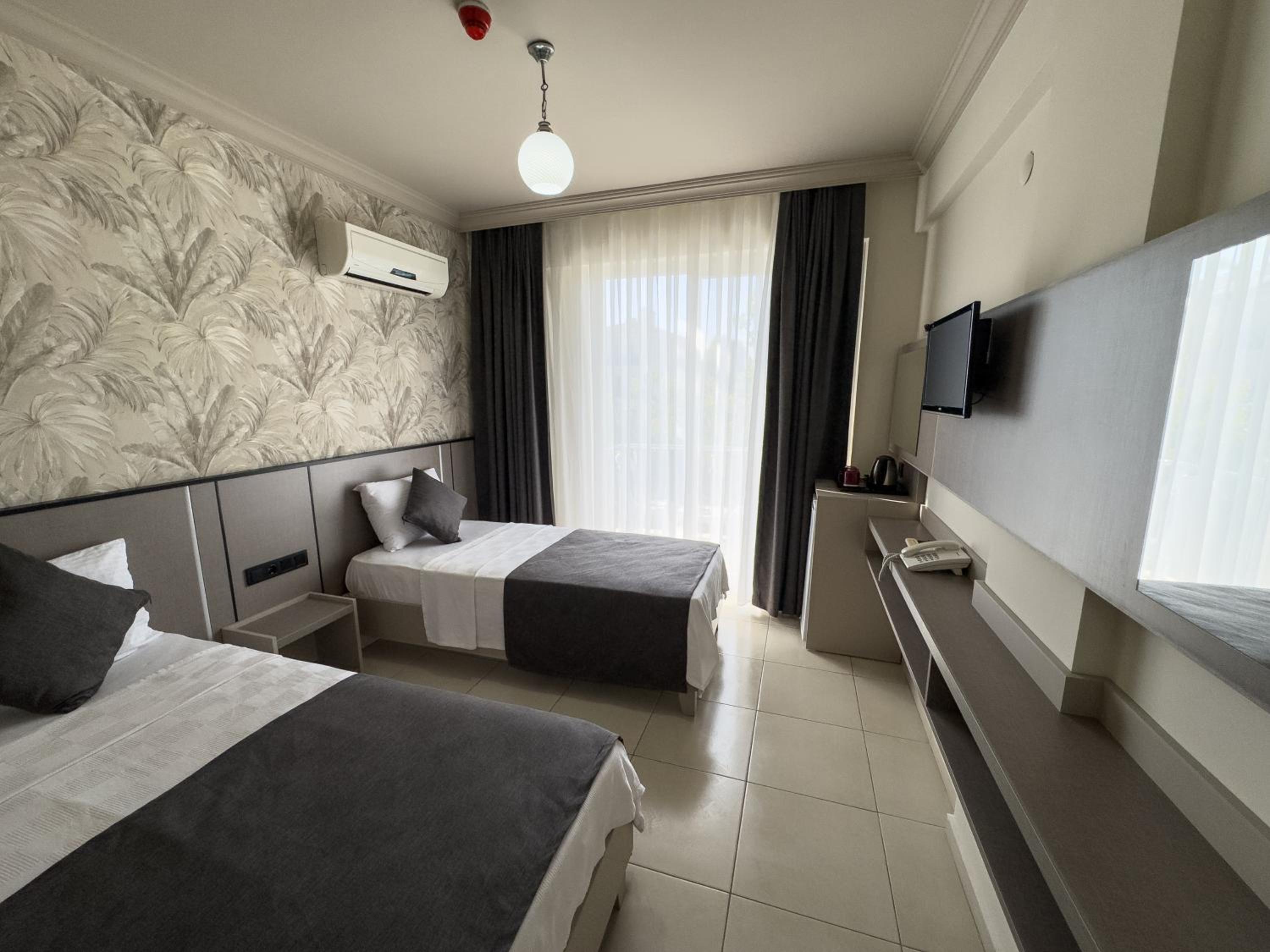 Twin Room with Balcony - Photo 1