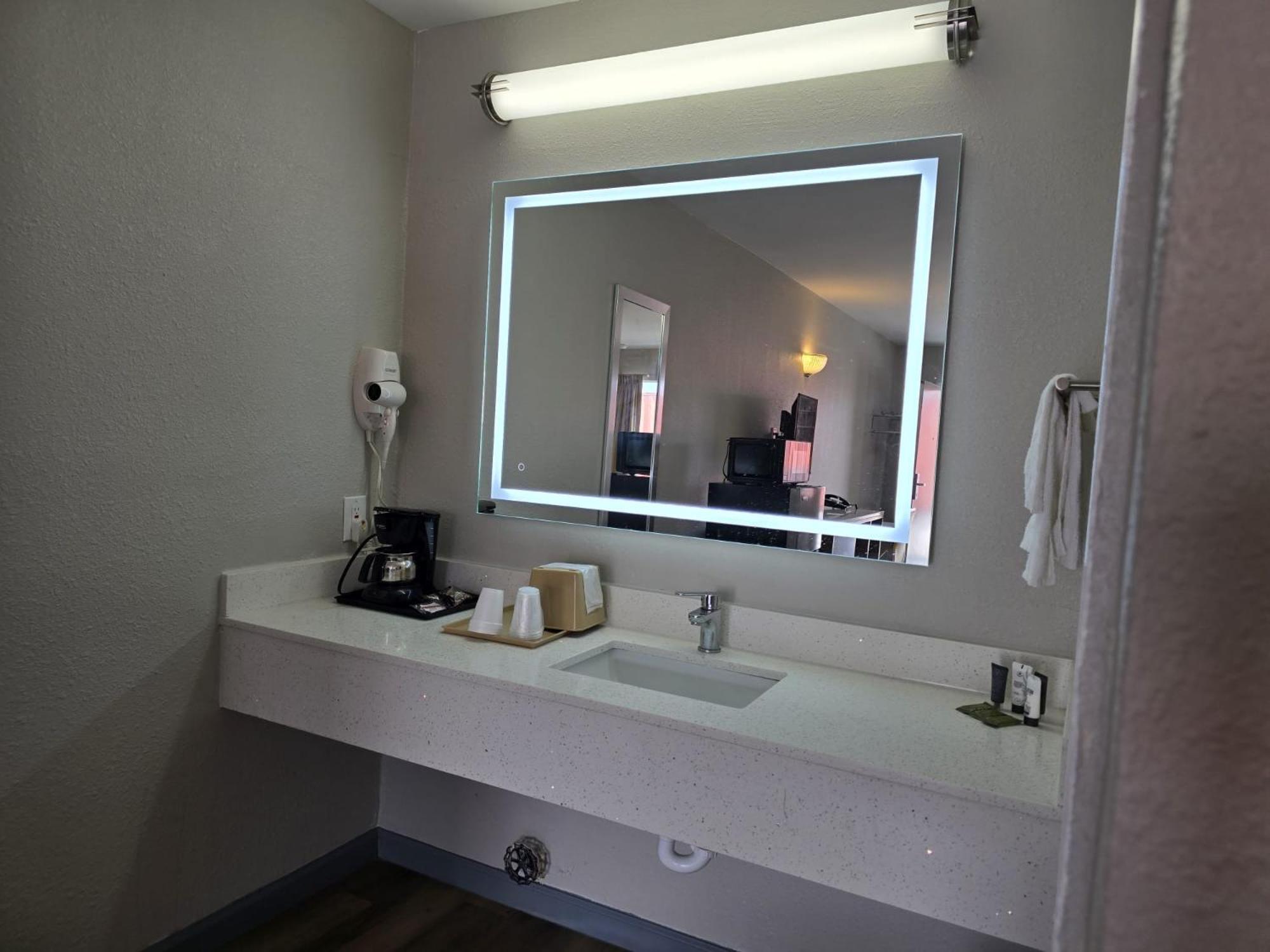 Double Room with Two Double Beds - Photo 2