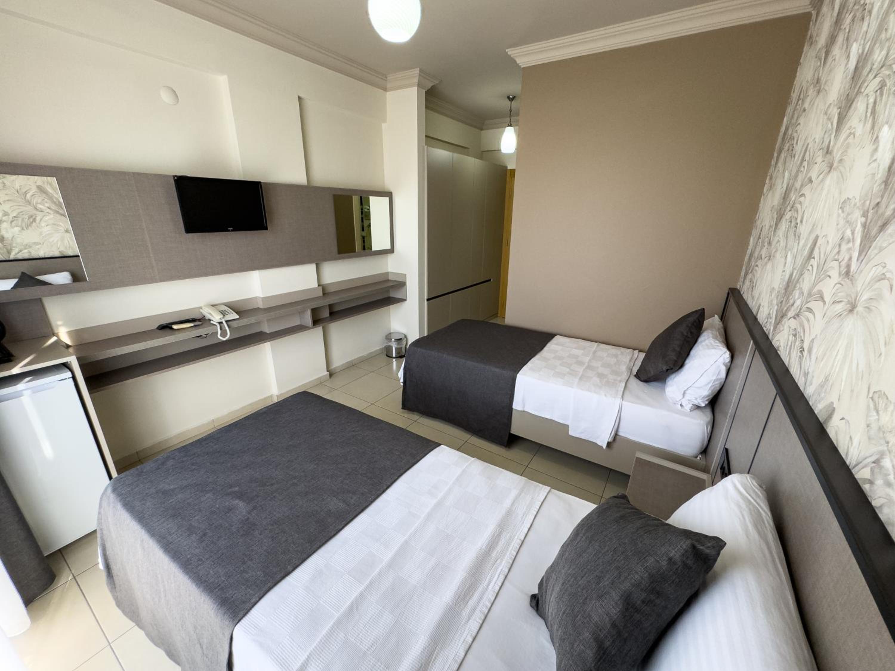 Twin Room with Balcony - Photo 4