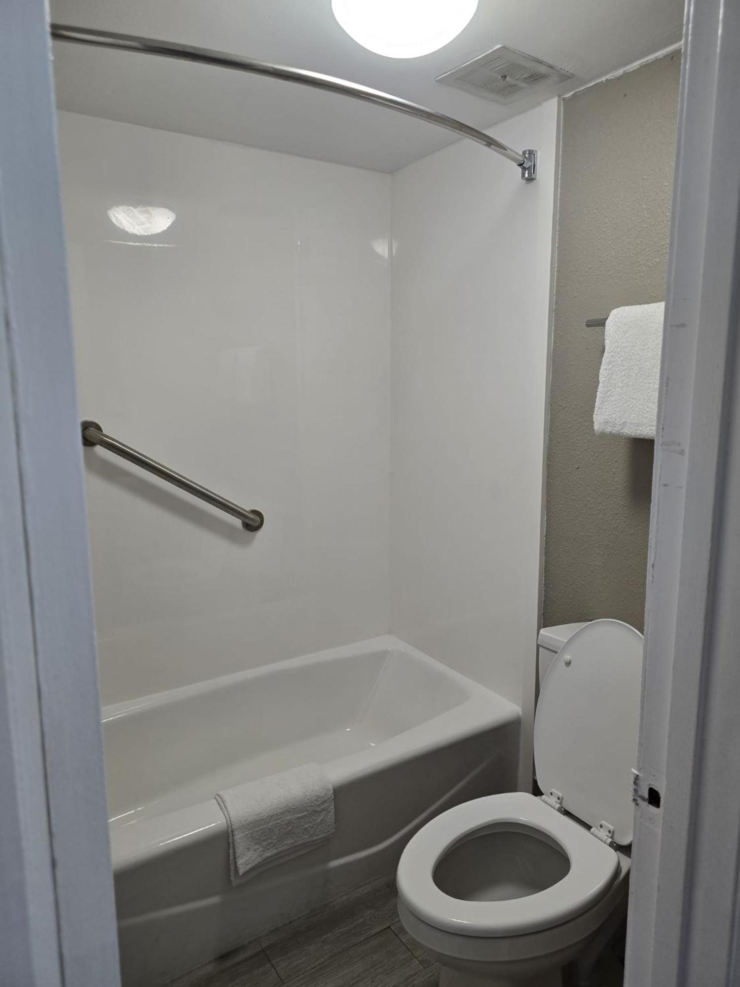 Double Room with Two Double Beds - Photo 3
