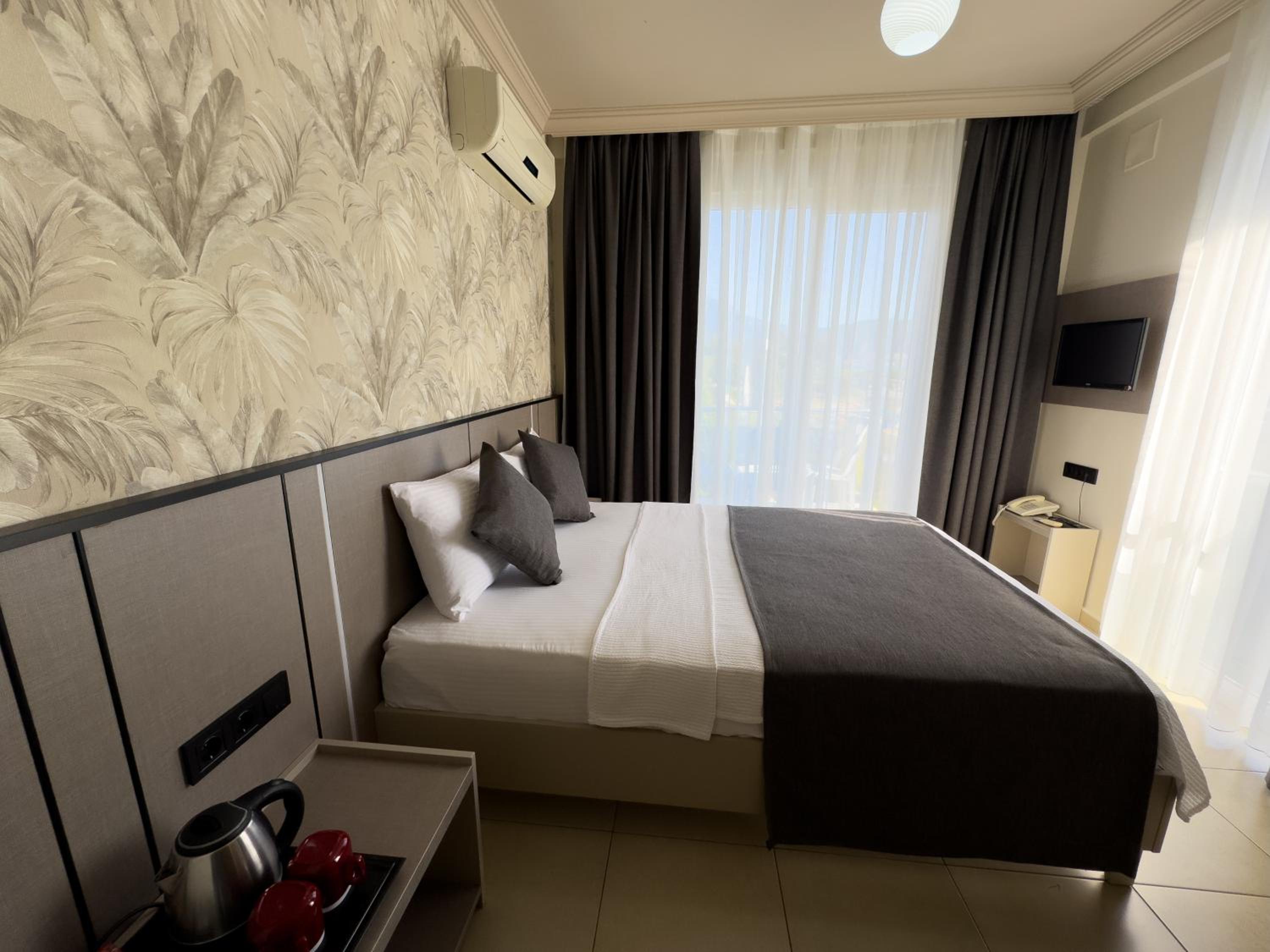Double Room with Balcony - Photo 5