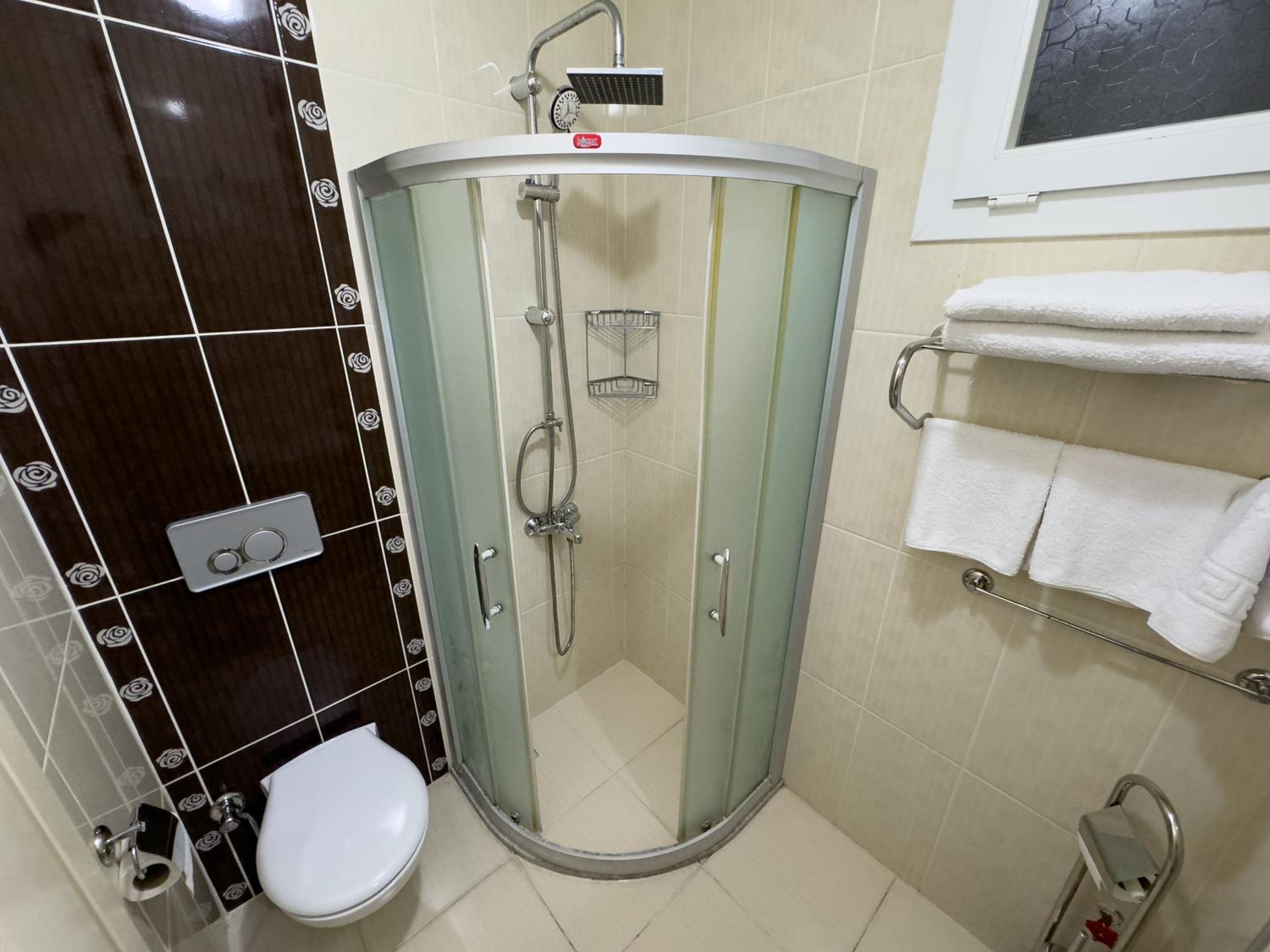 Double Room with Balcony - Photo 3