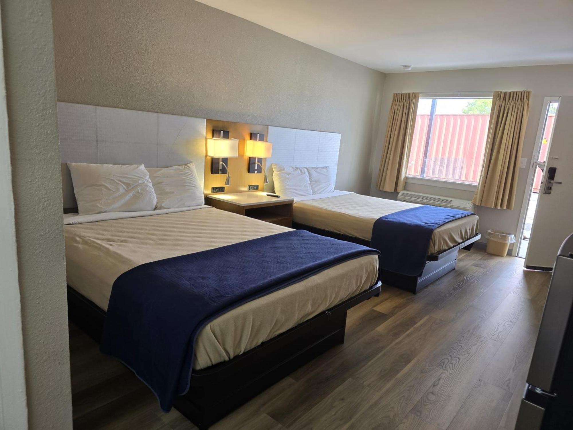 Double Room with Two Double Beds - Photo 1