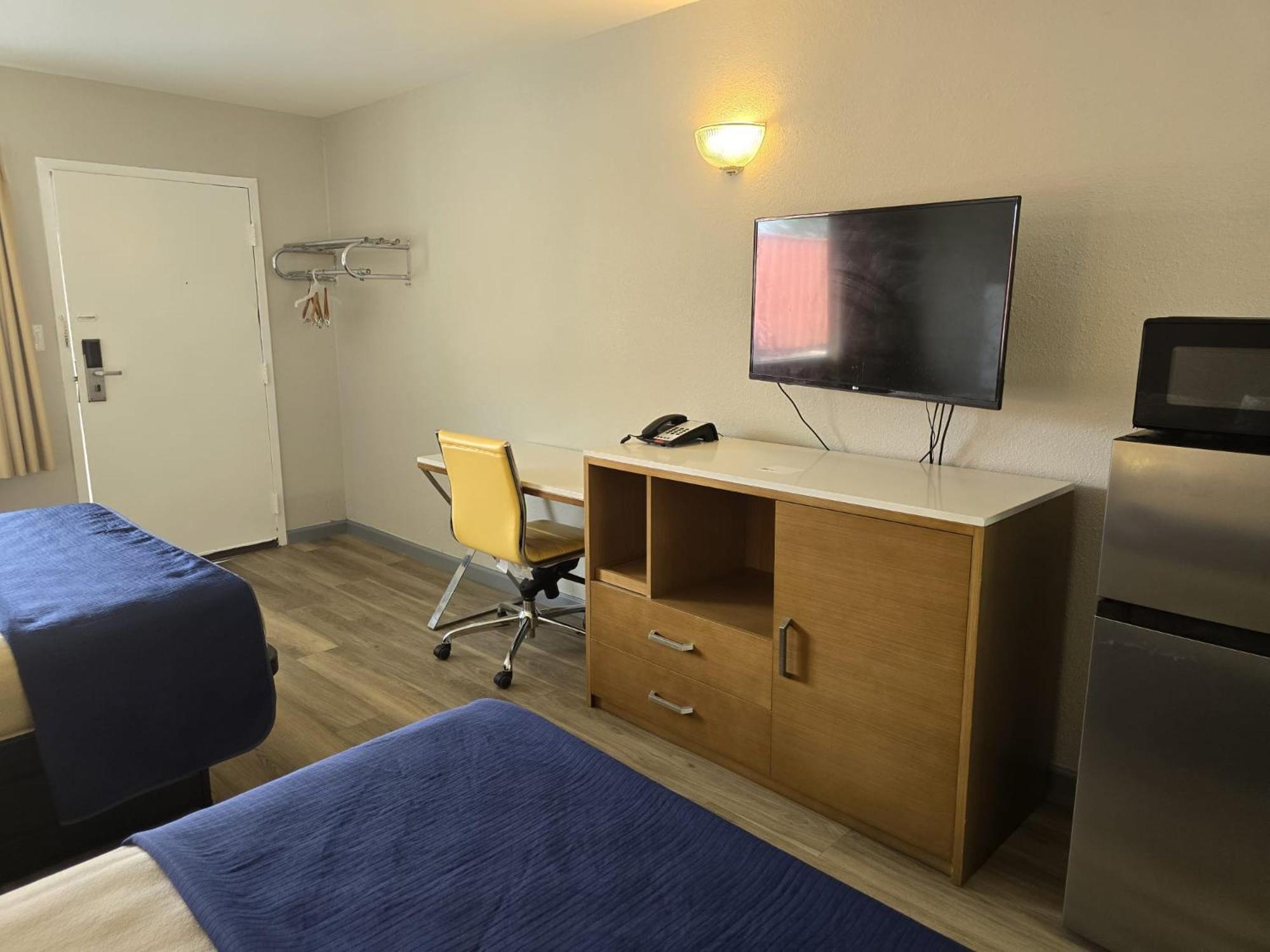 Double Room with Two Double Beds - Photo 4