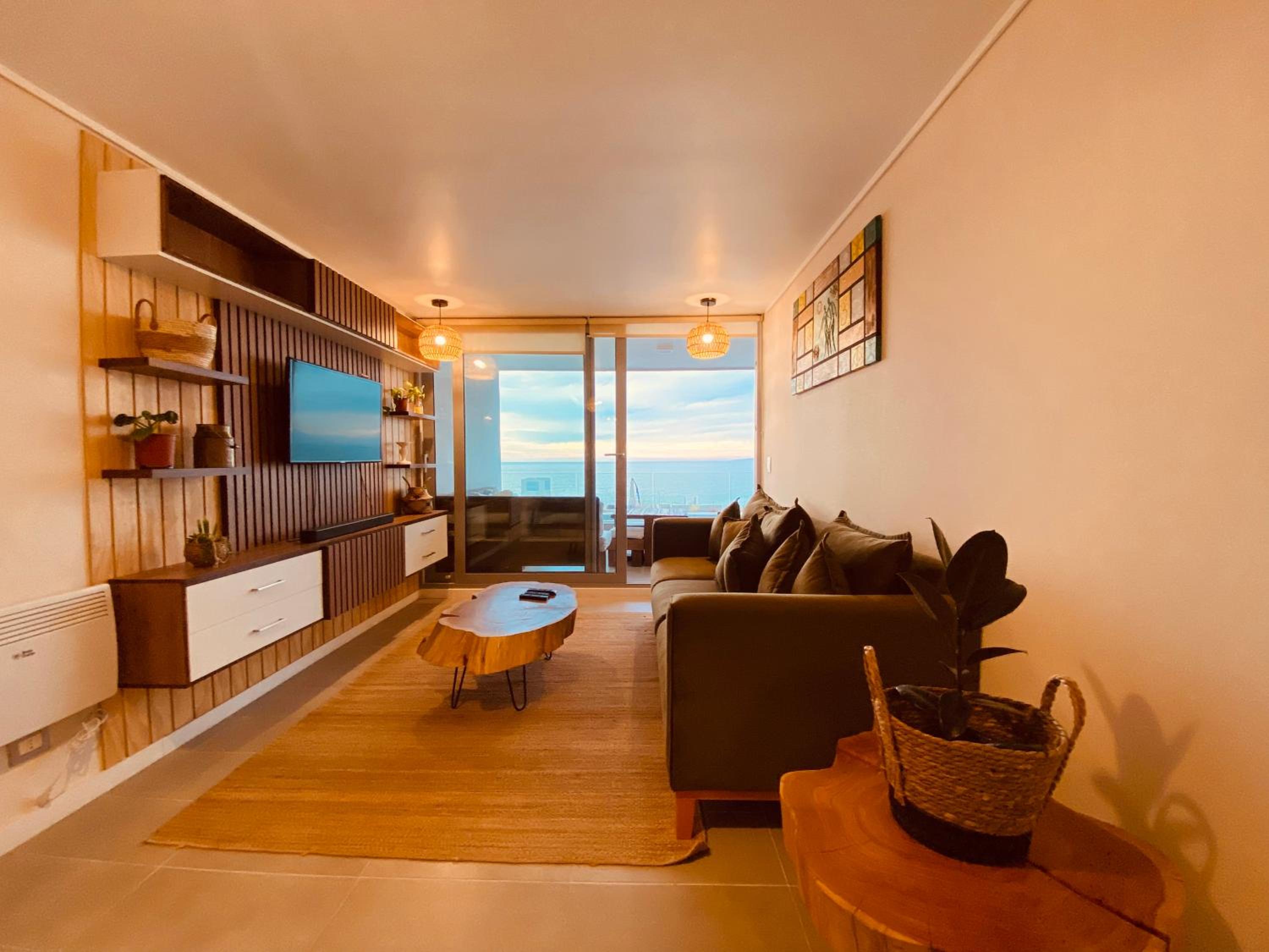 Three-Bedroom Apartment With Sea View photo 1