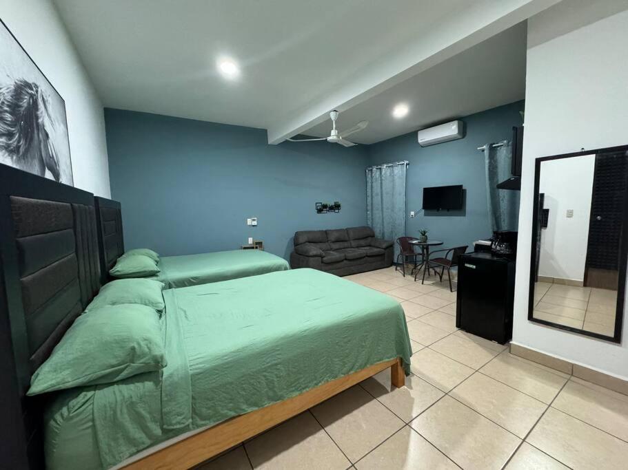 One-Bedroom Apartment photo 1