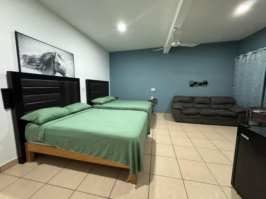 One-Bedroom Apartment photo 2