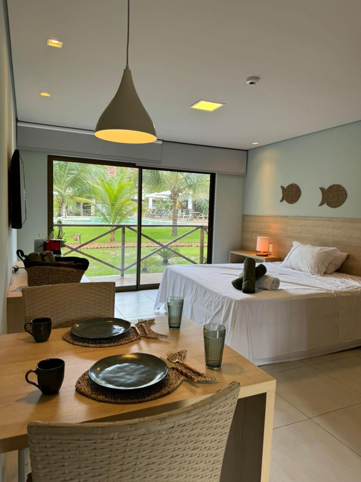Apartment With Pool View
