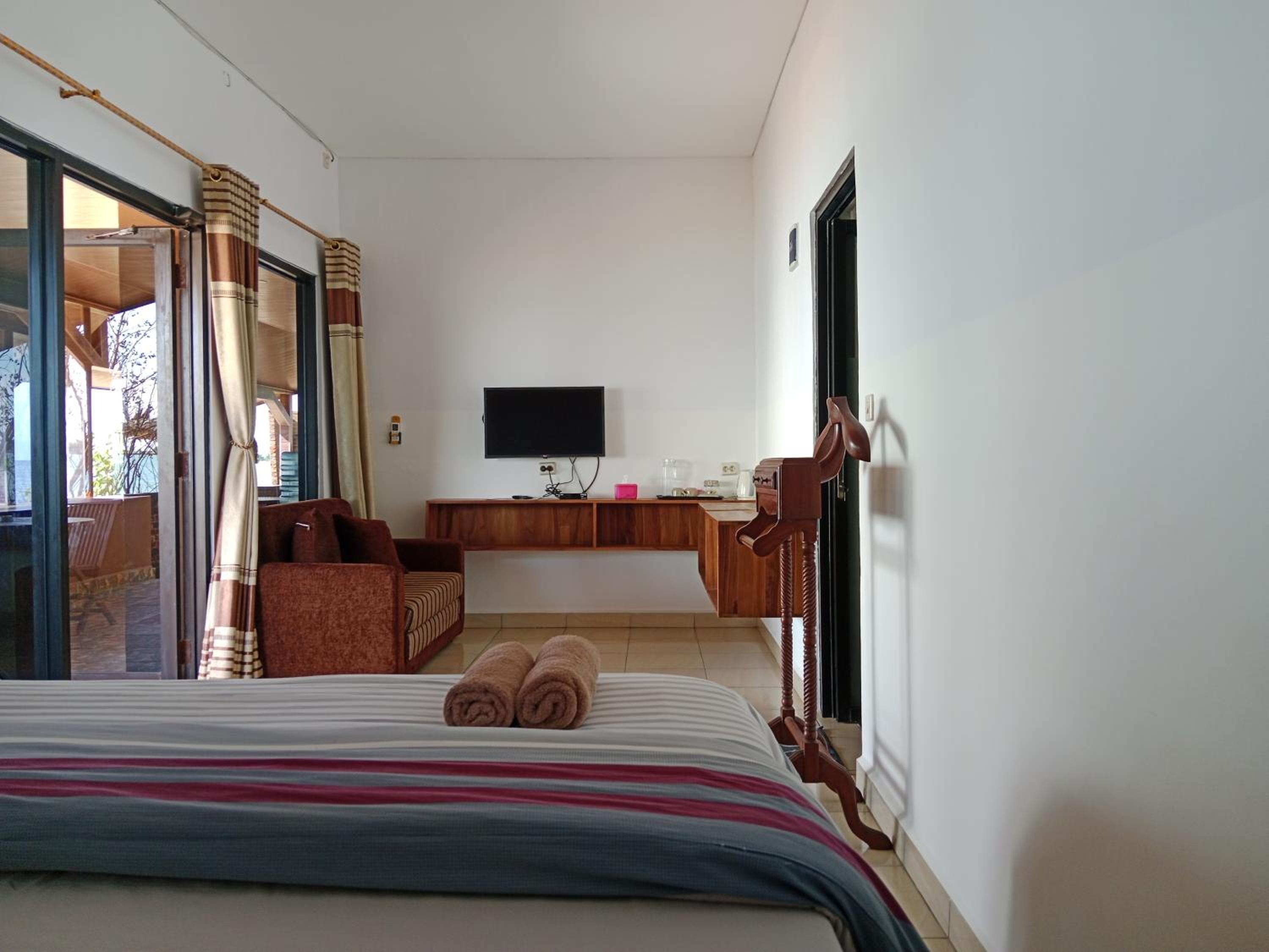 Deluxe Double Room with Sea View - Photo 2