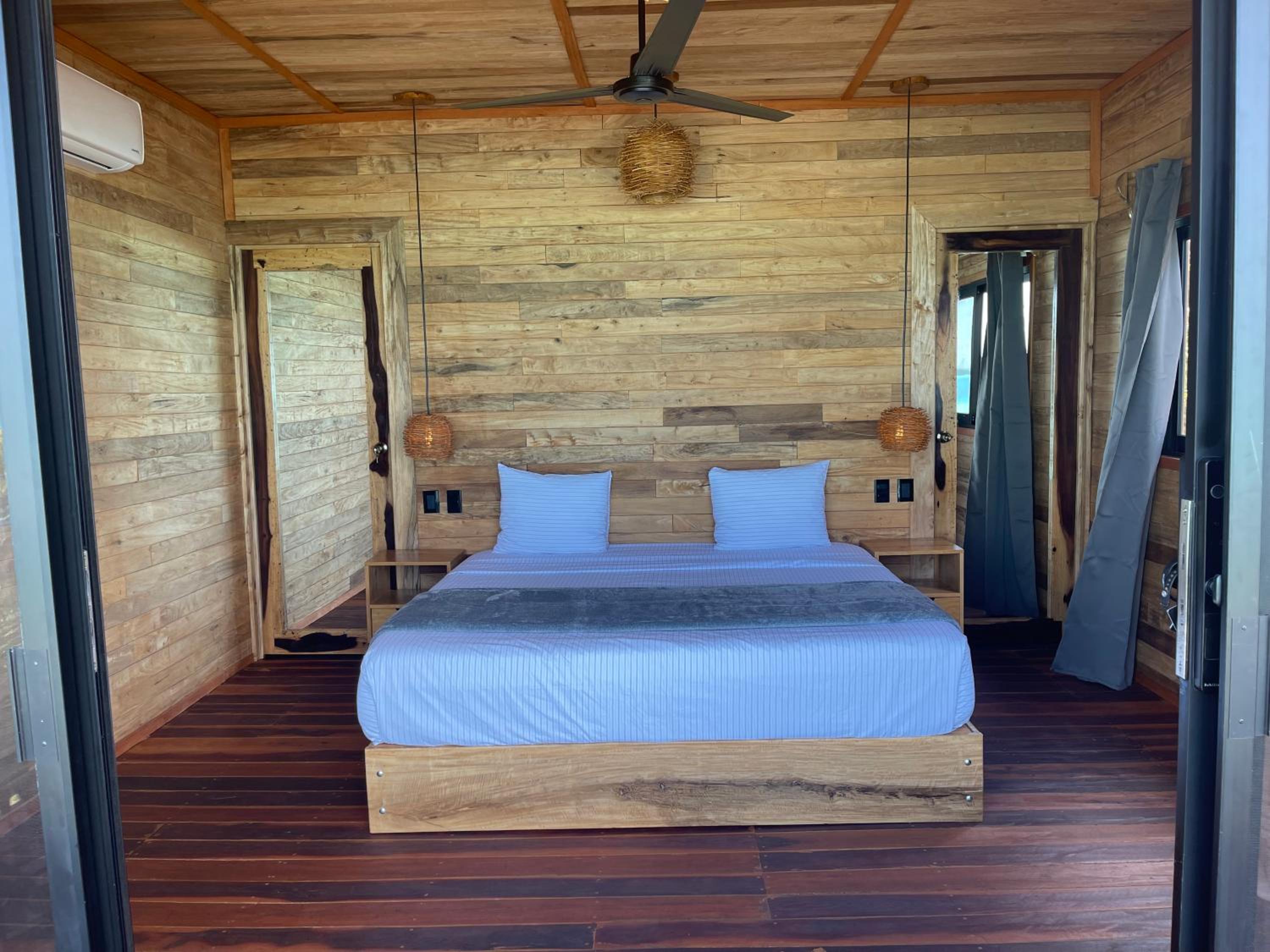 Bungalow - Water Front