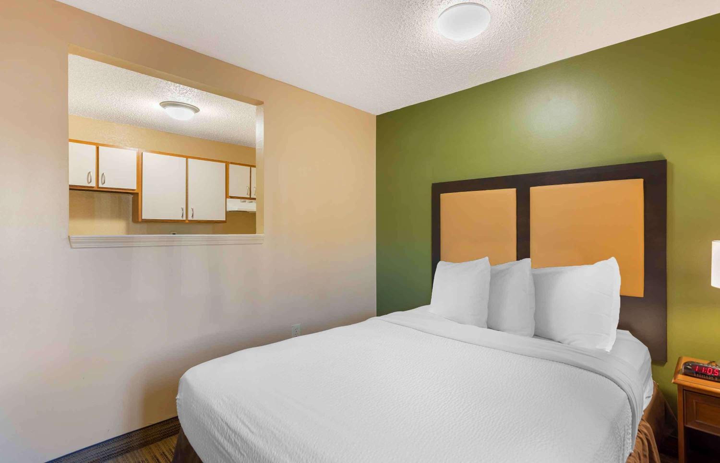 Studio with 2 Queen Beds - Non-Smoking - Photo 1