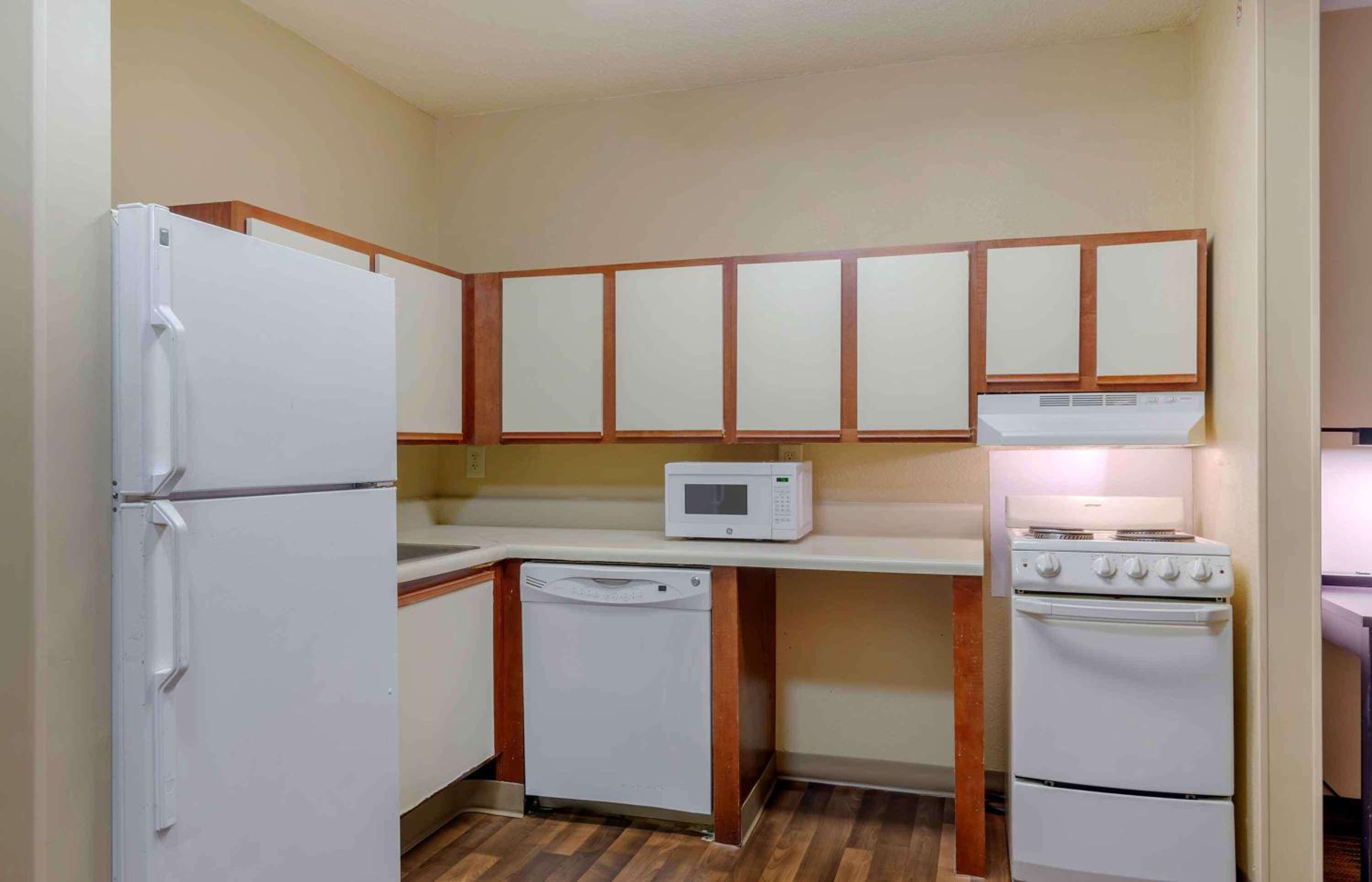 Deluxe Studio - Non-Smoking - Disability Access - Photo 12