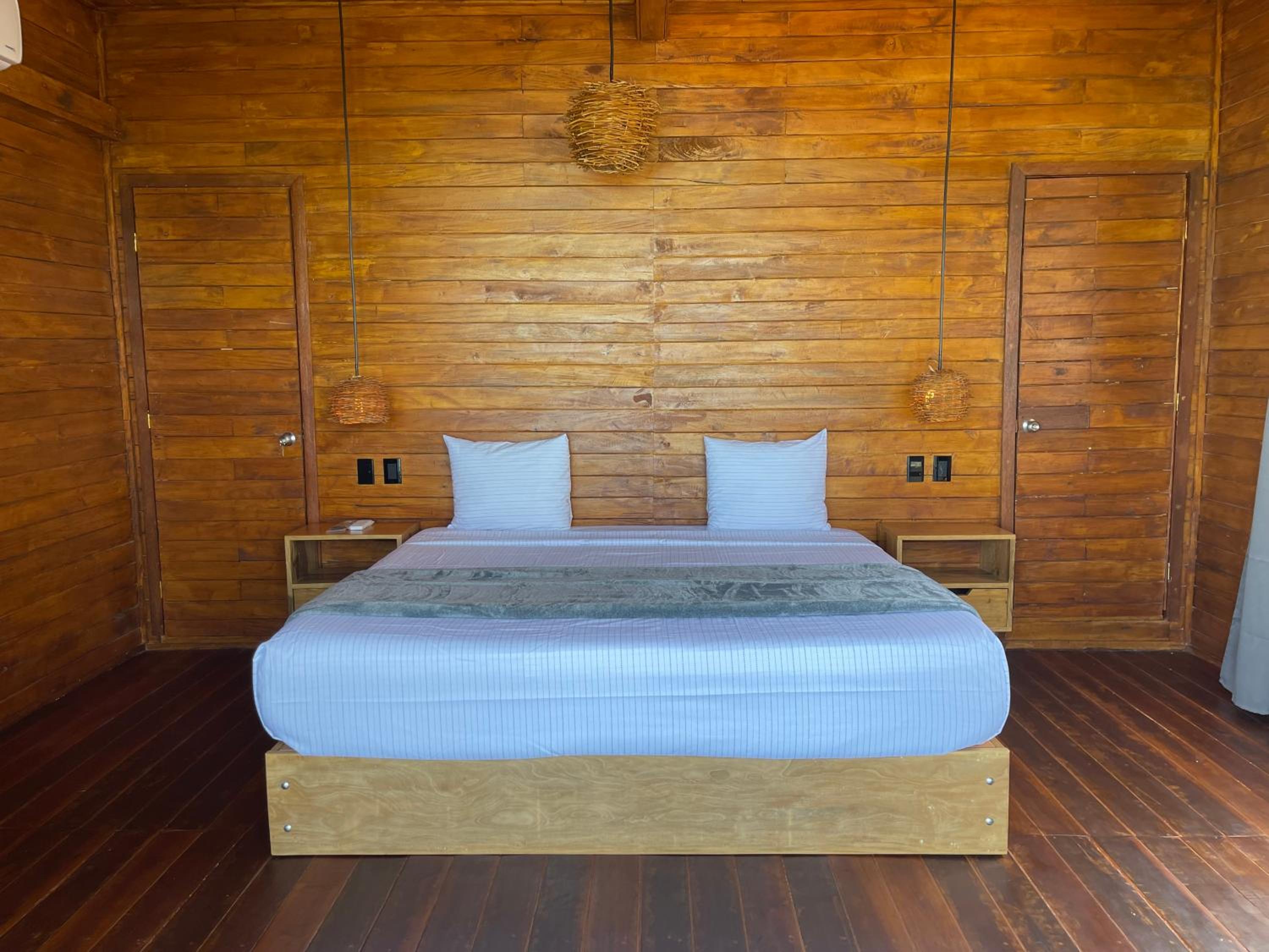 Bungalow - Water Front