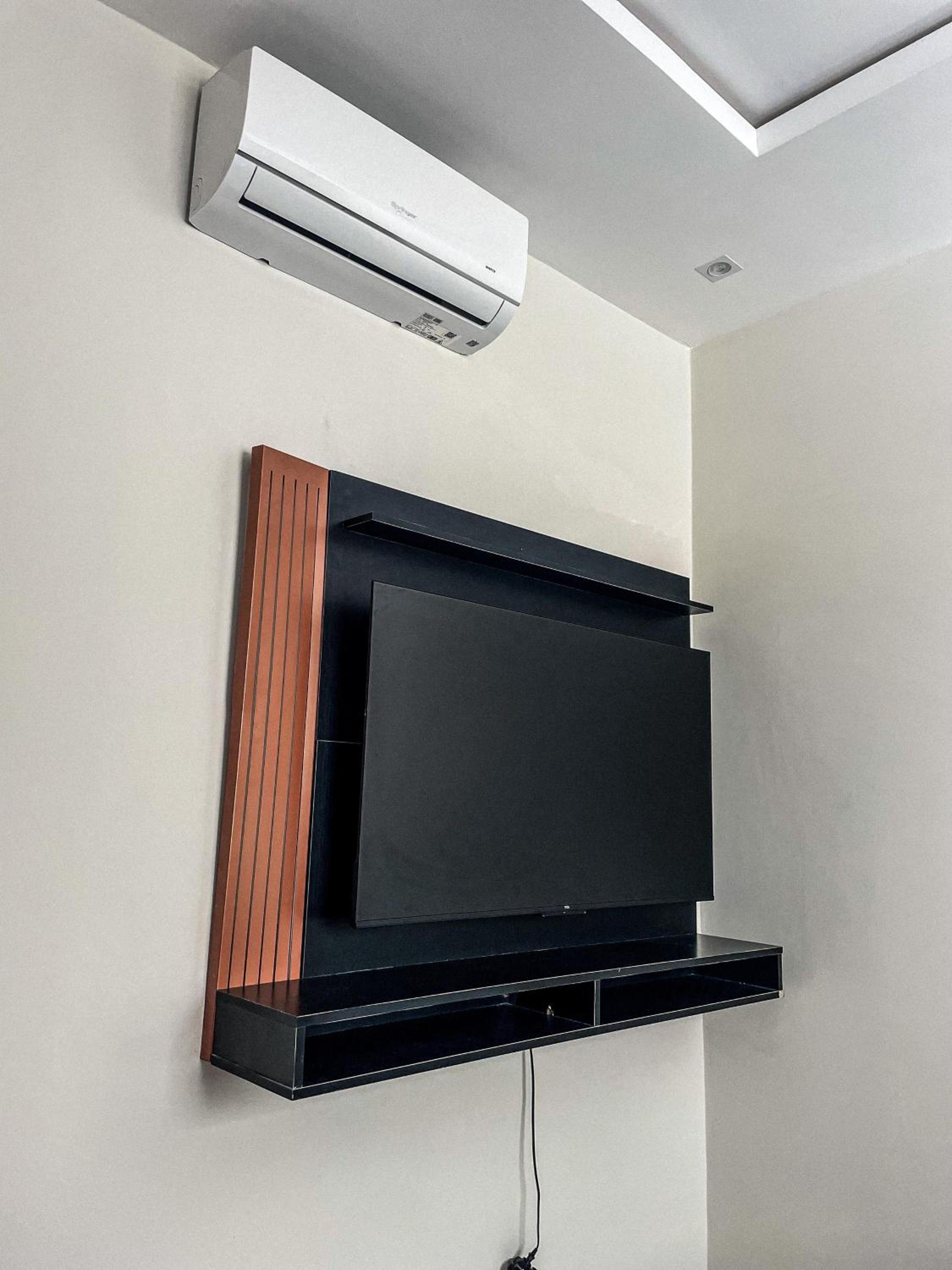 Three-Bedroom House photo 1
