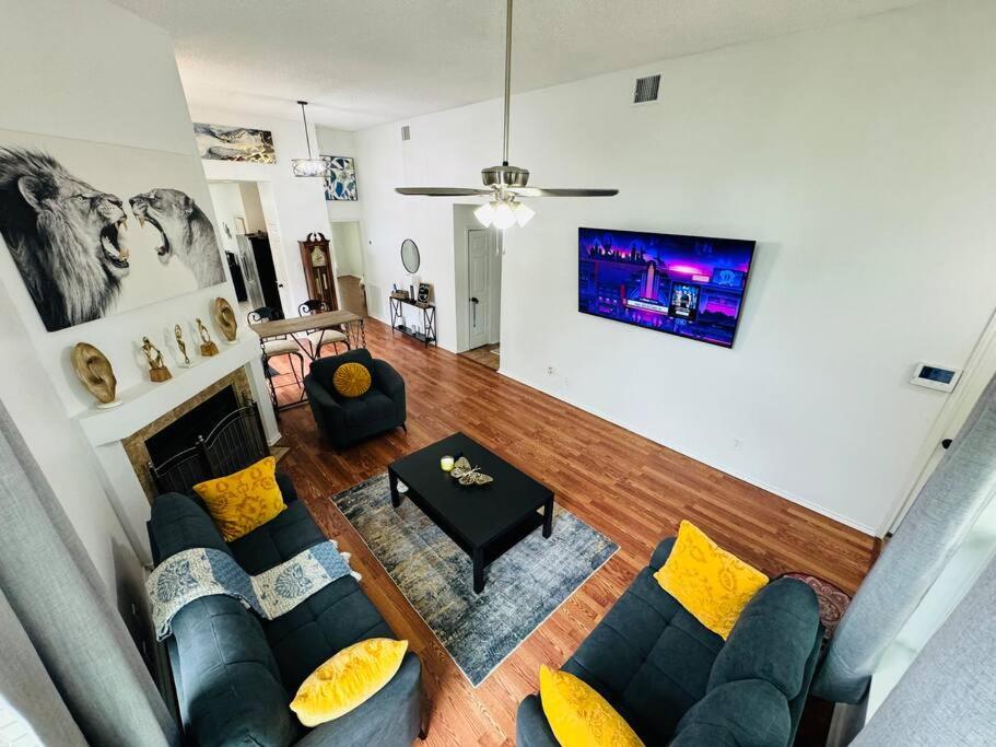 Three-Bedroom House photo 1