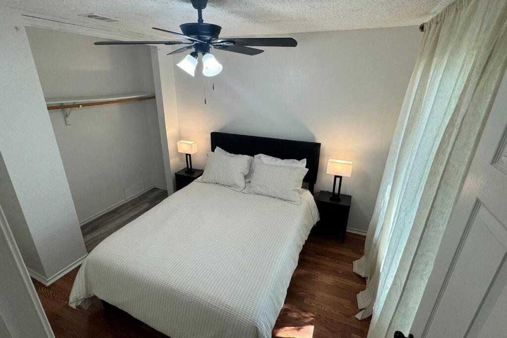 Three-Bedroom House photo 3