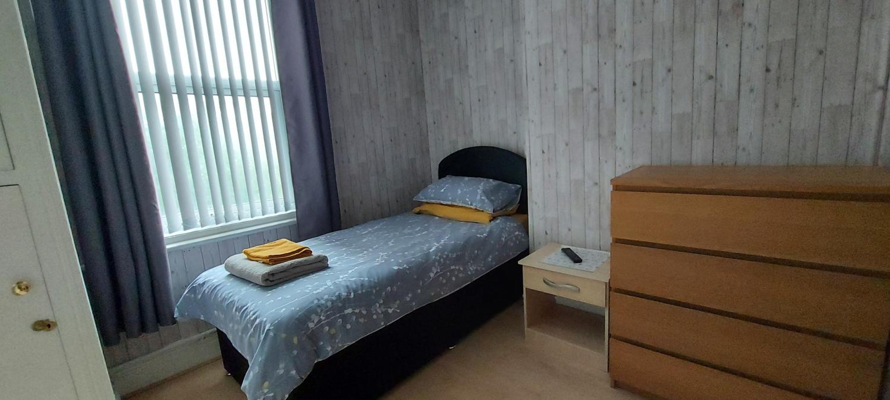 Single Room with Bathroom photo 2