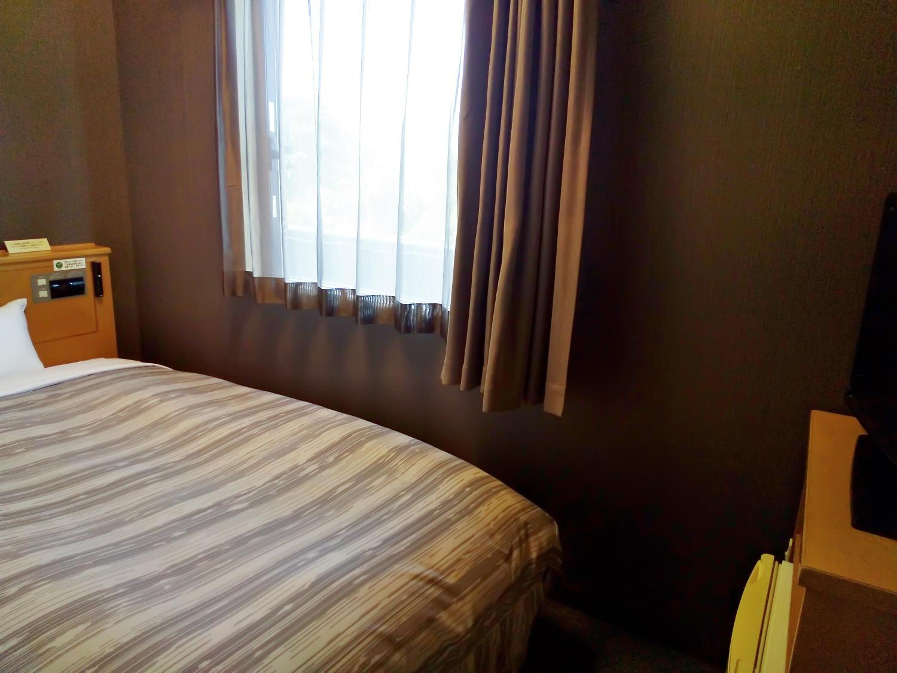 Single Room - Non-Smoking - No Daily Cleaning photo 2