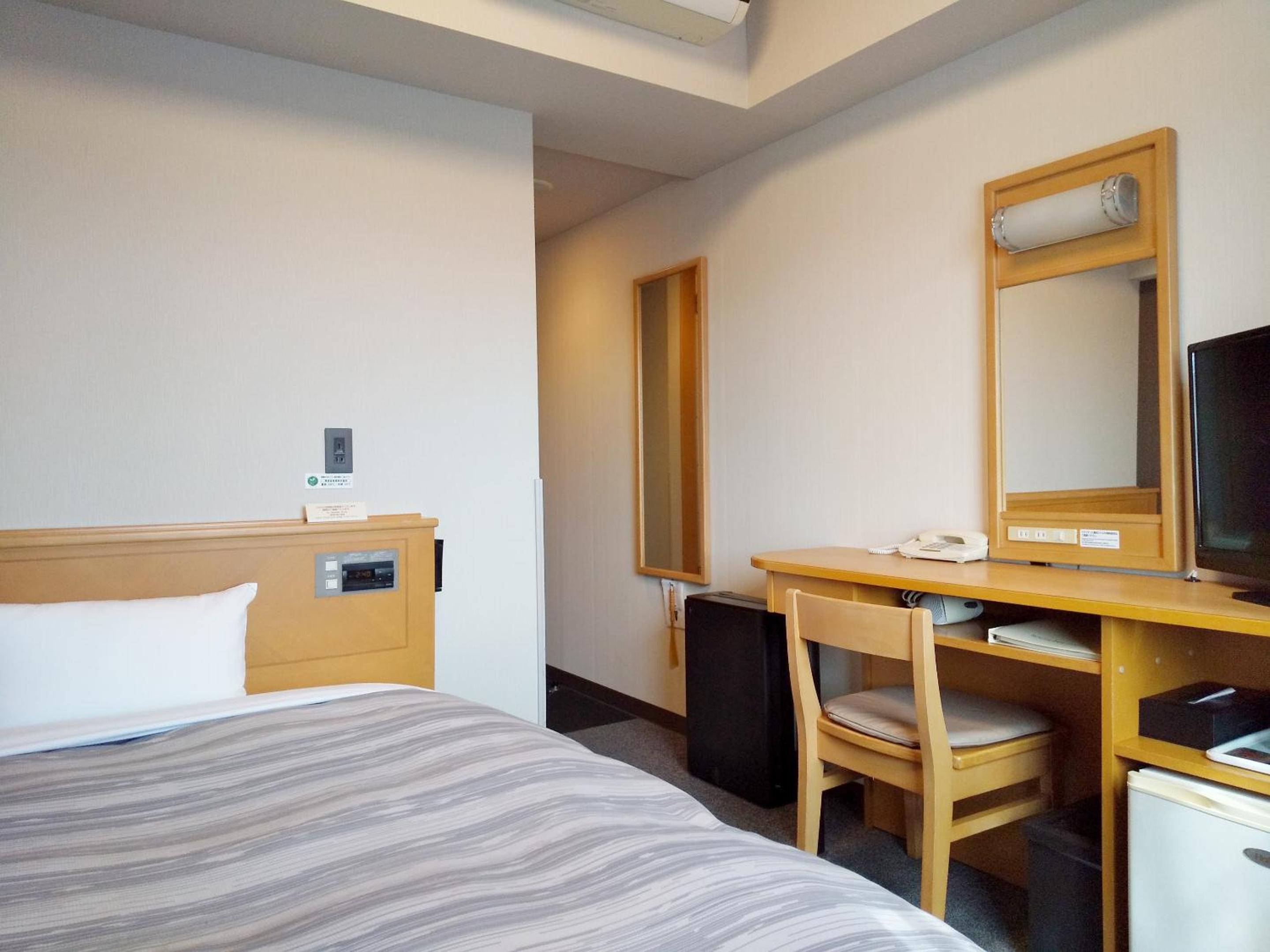 Single Room - Non-Smoking - No Daily Cleaning photo 1