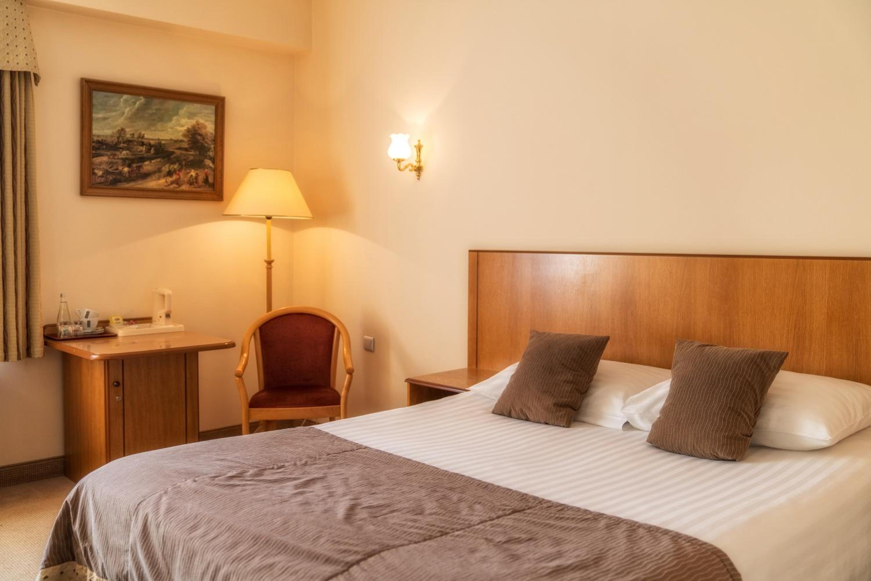 Economy Queen Room