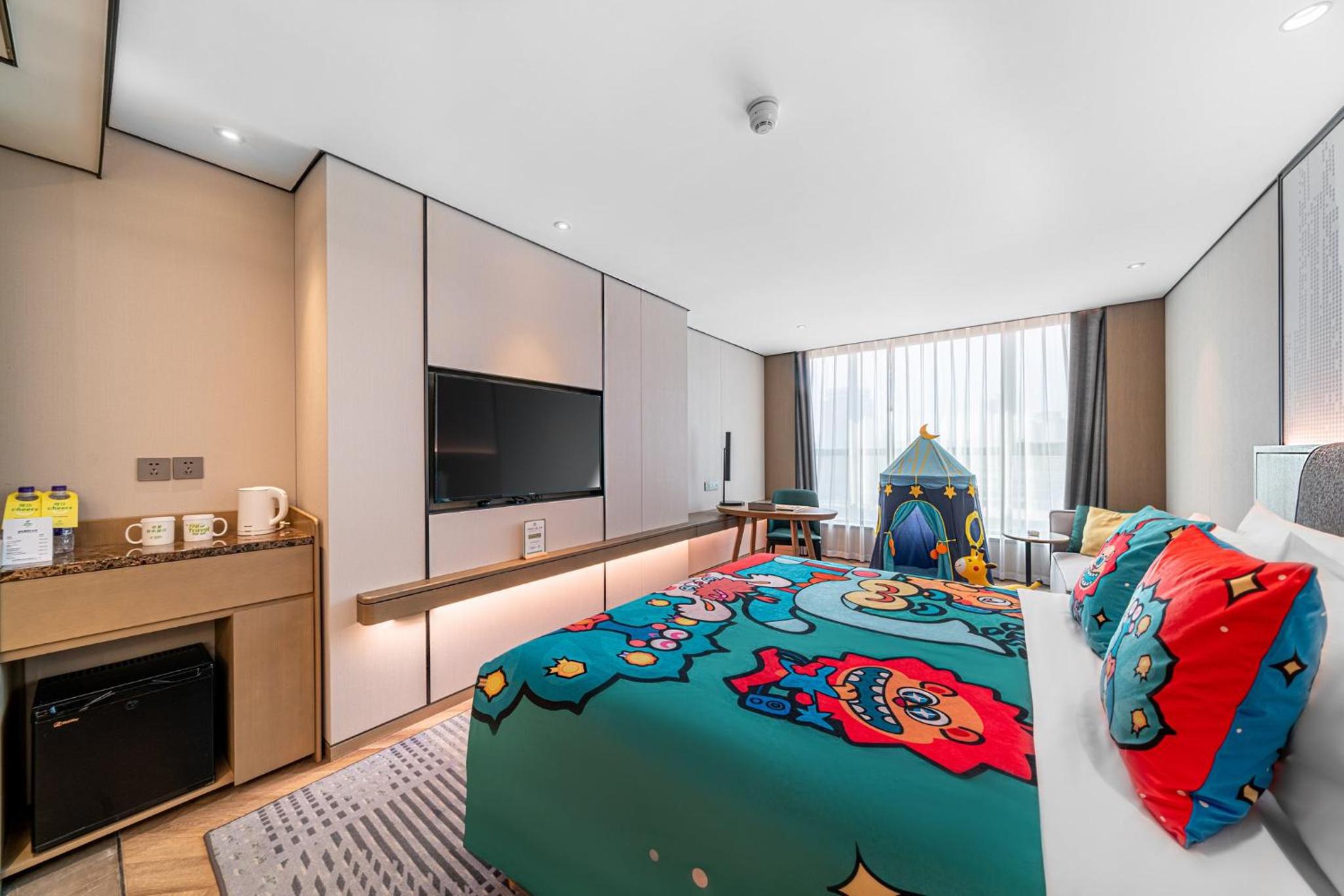 Premium King Room - Photo 9