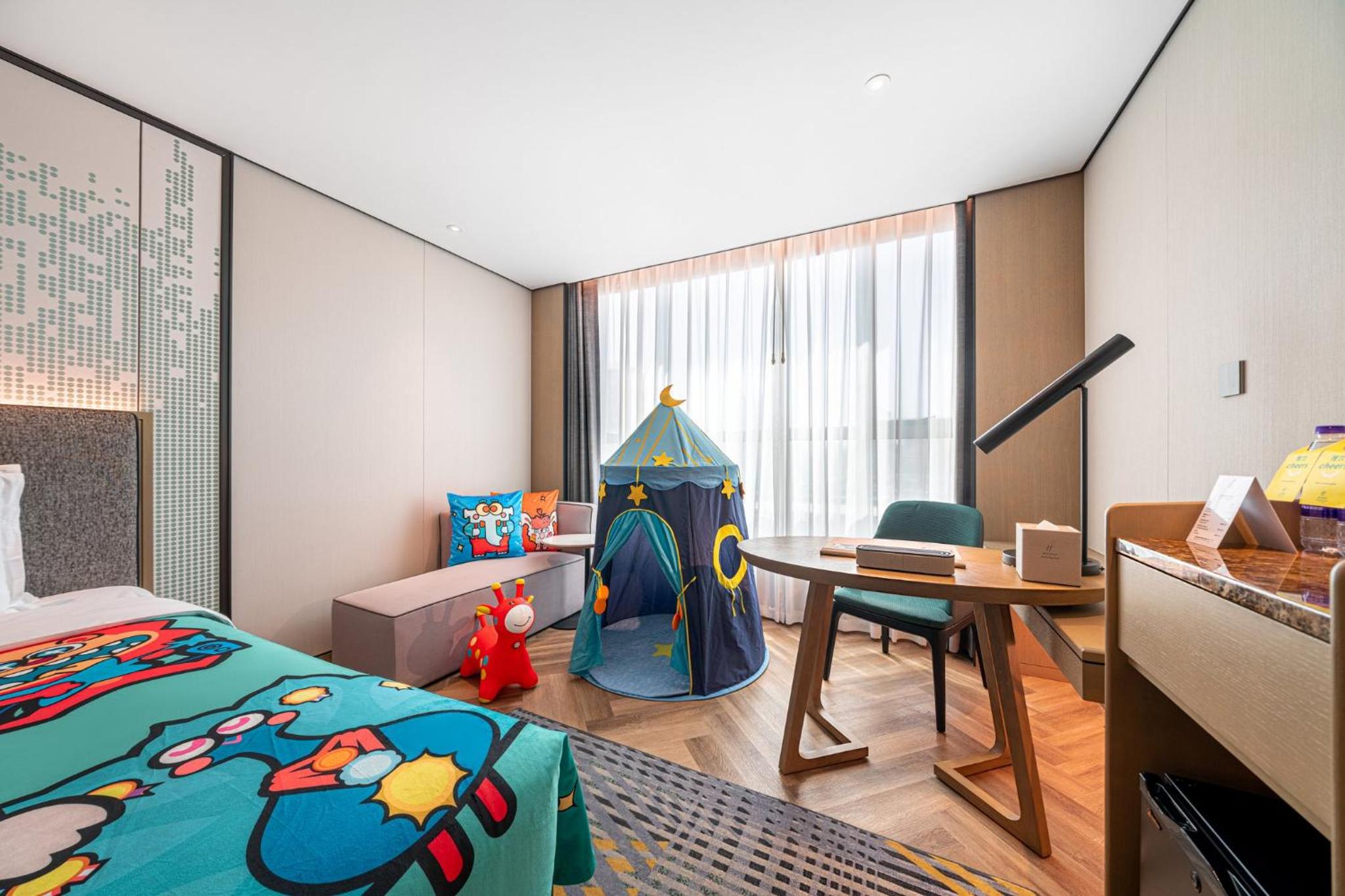 Premium King Room - Photo 3