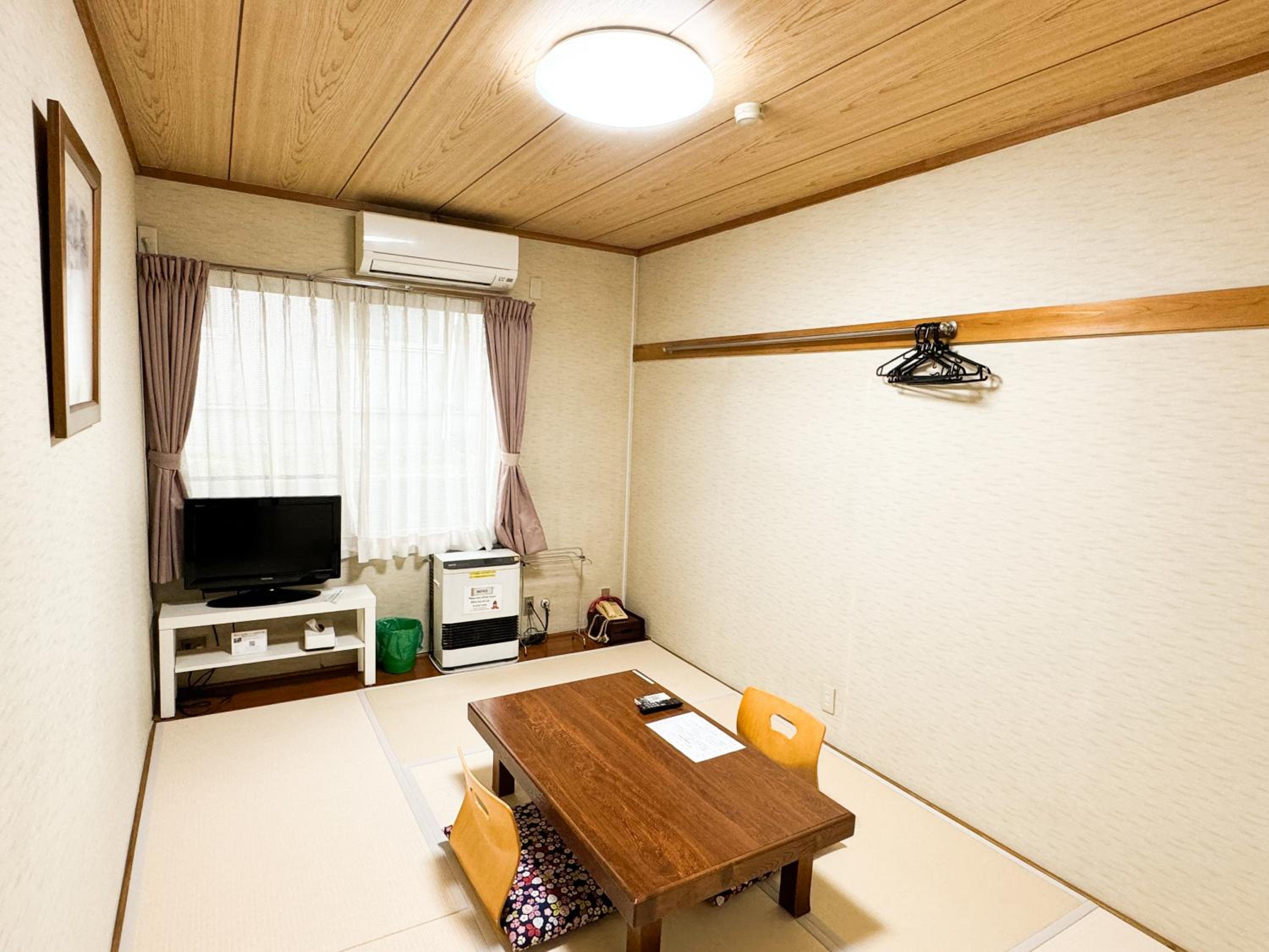 Japanese-Style Twin Room with Shared Bathroom photo 1