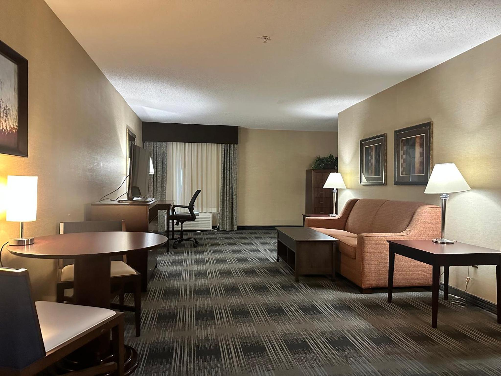 Queen Suite with Two Queen Beds - Photo 3
