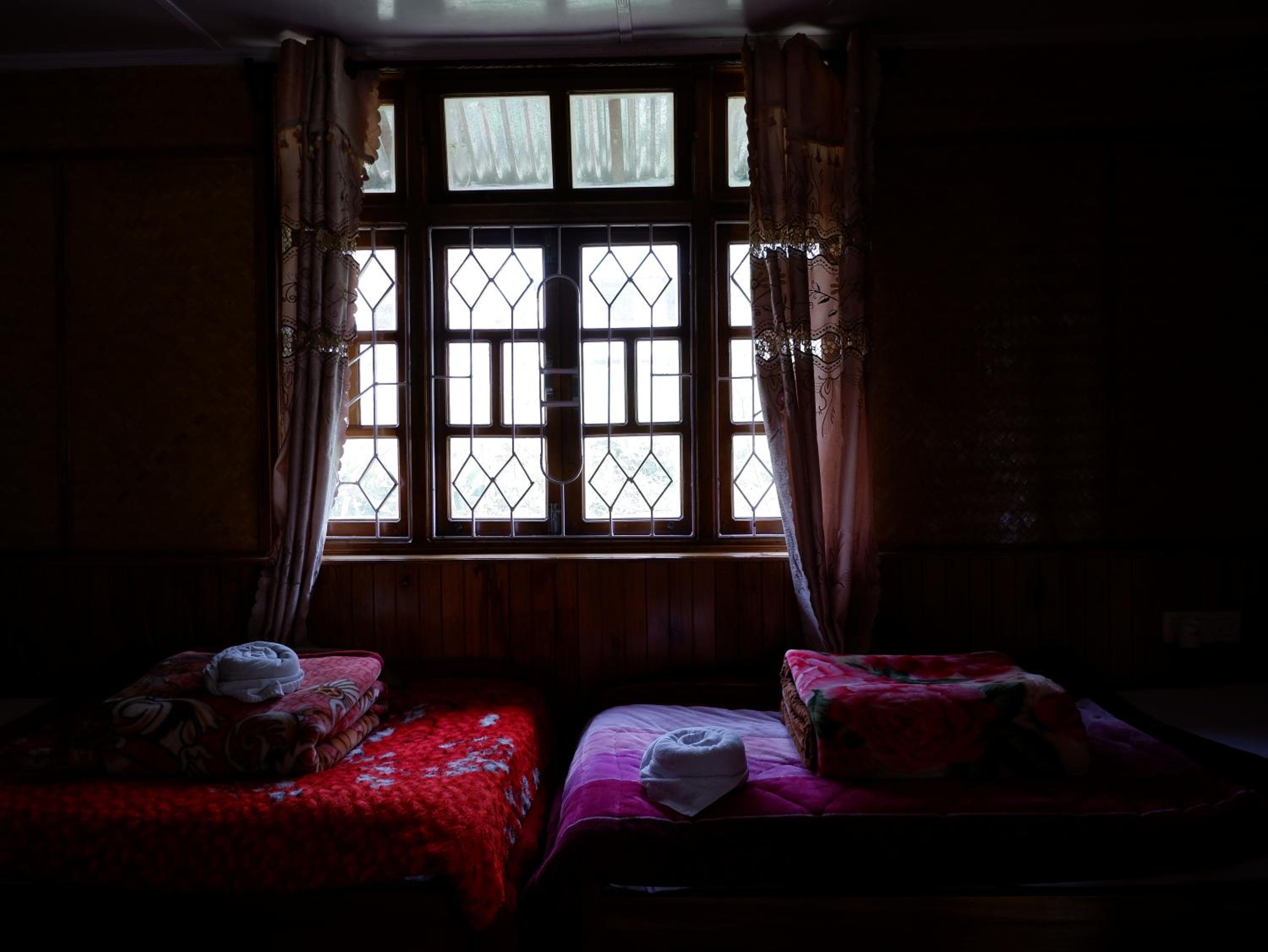 Deluxe Double Room (2 Adults + 1 Child)