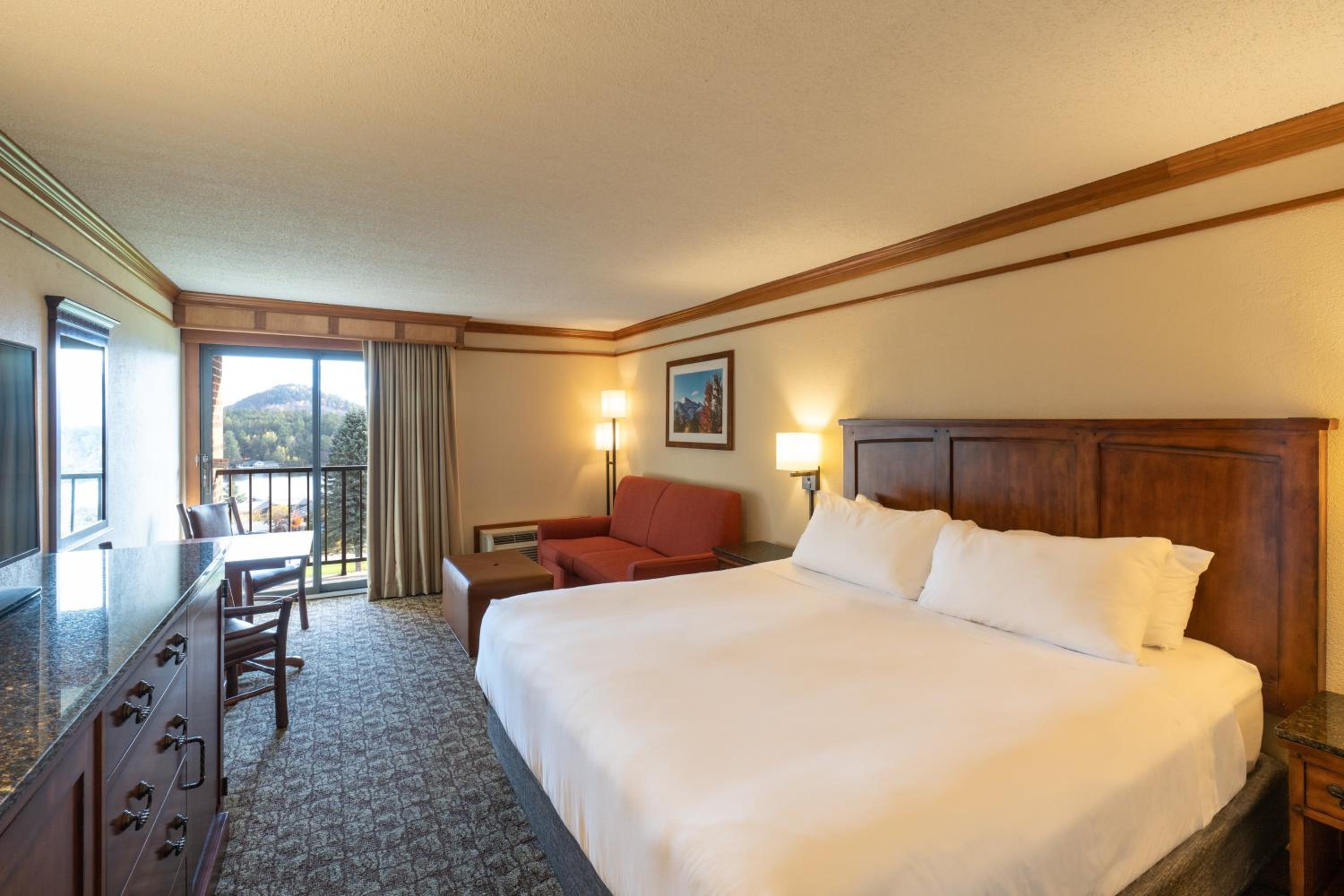湖景标准大床房