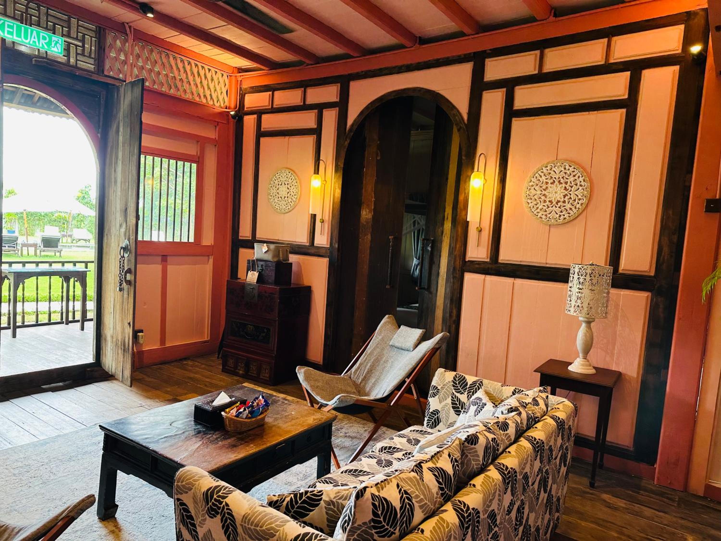 Two-Bedroom Suite with Pool View - Johor House 1 - Photo 6