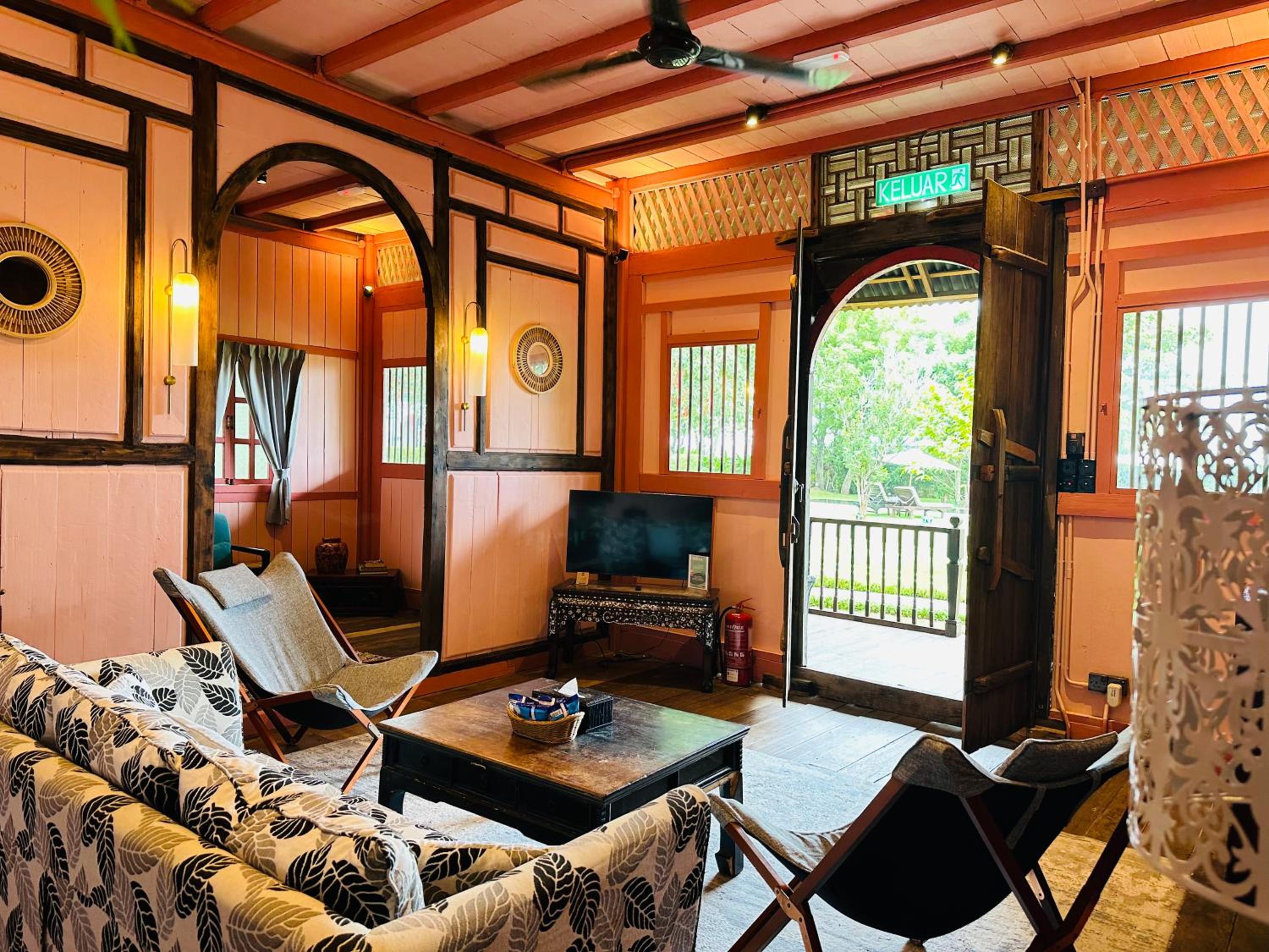 Two-Bedroom Suite with Pool View - Johor House 1 - Photo 7