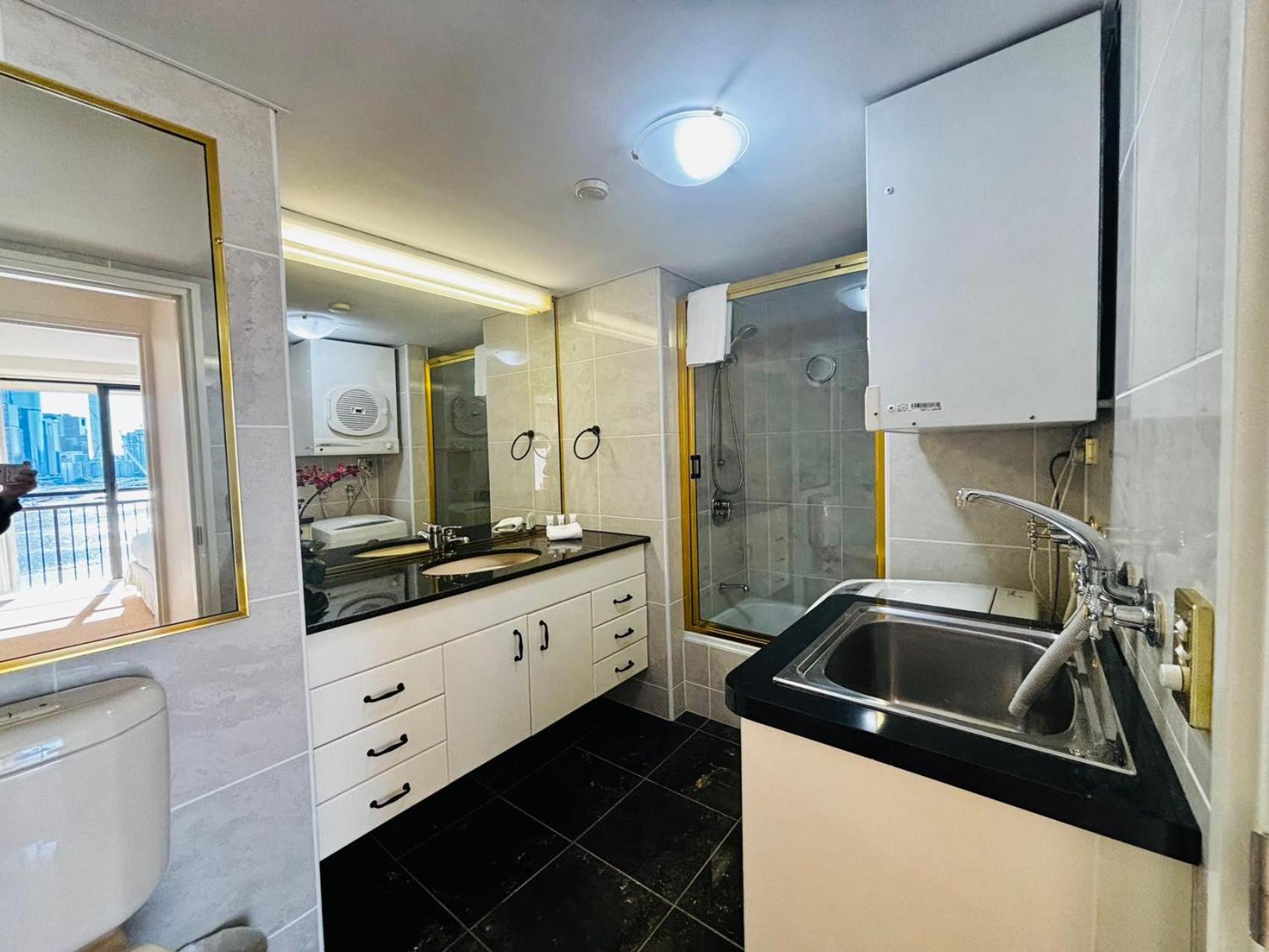 Superior Apartment thumbnail 6