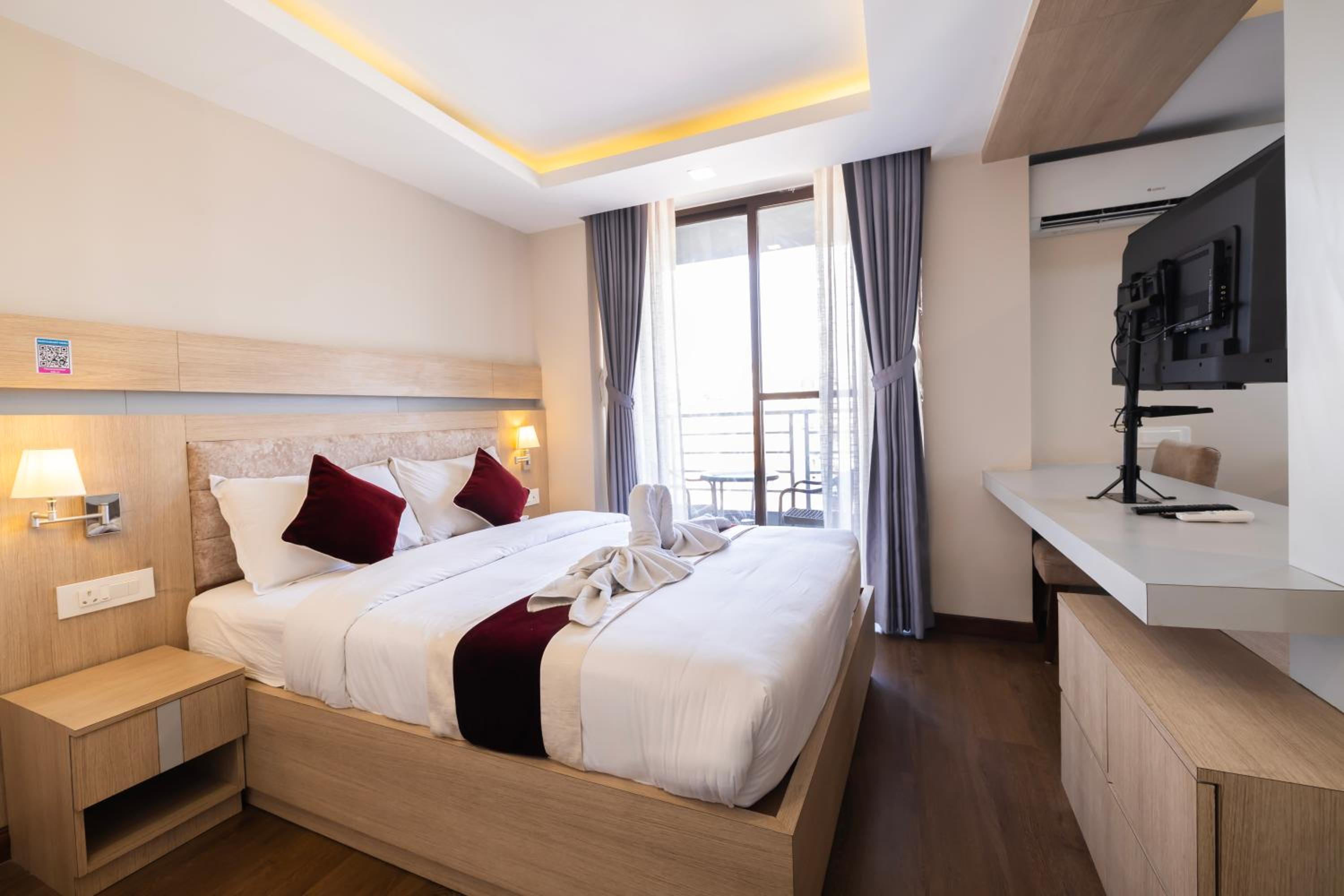 Executive Suite - Photo 3