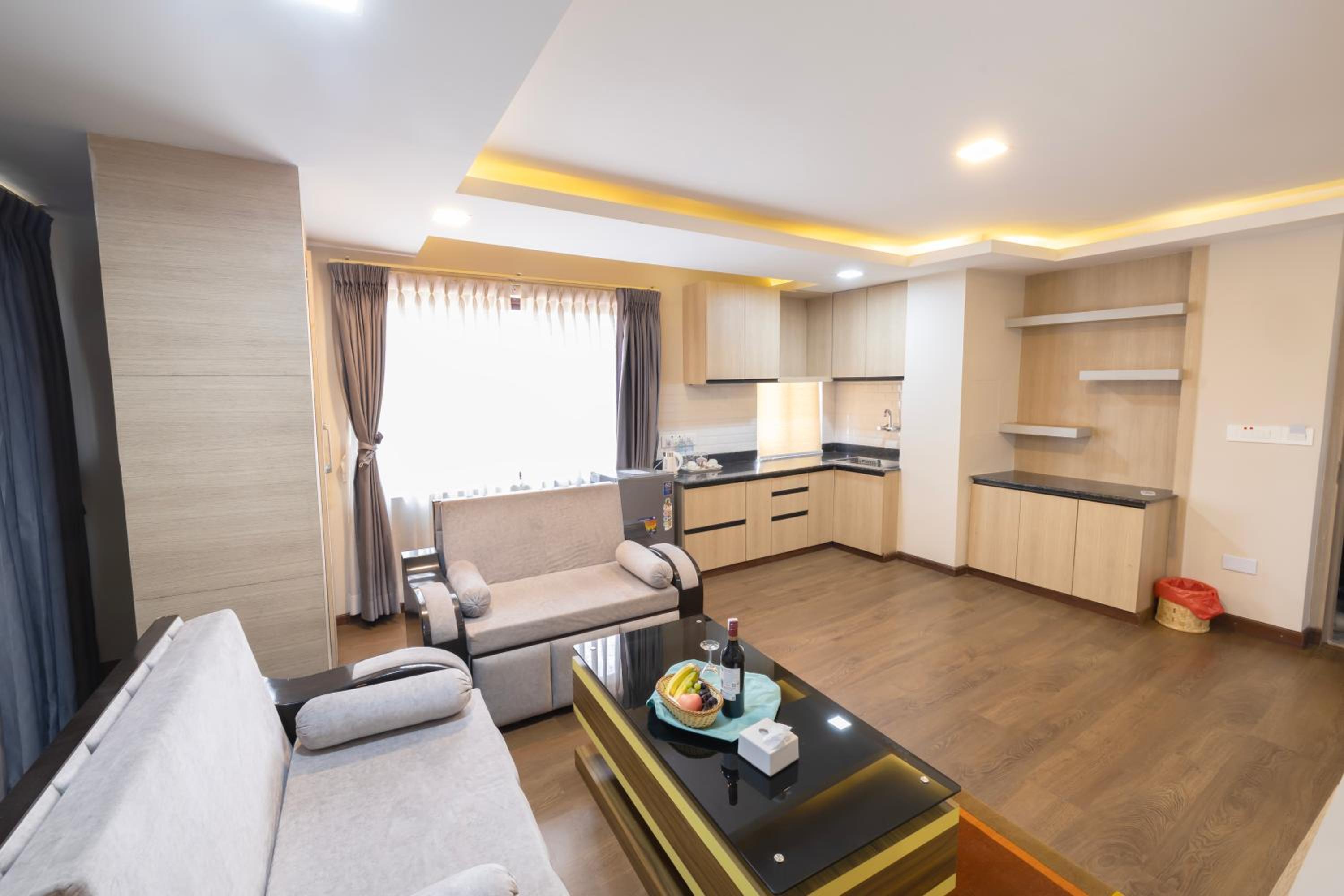 Executive Suite - Photo 2