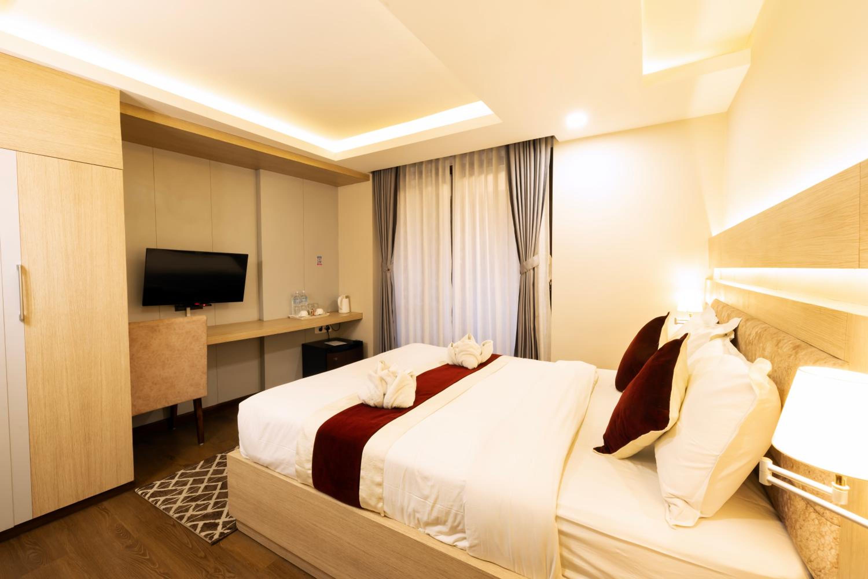 Deluxe Double Room - Photo 8