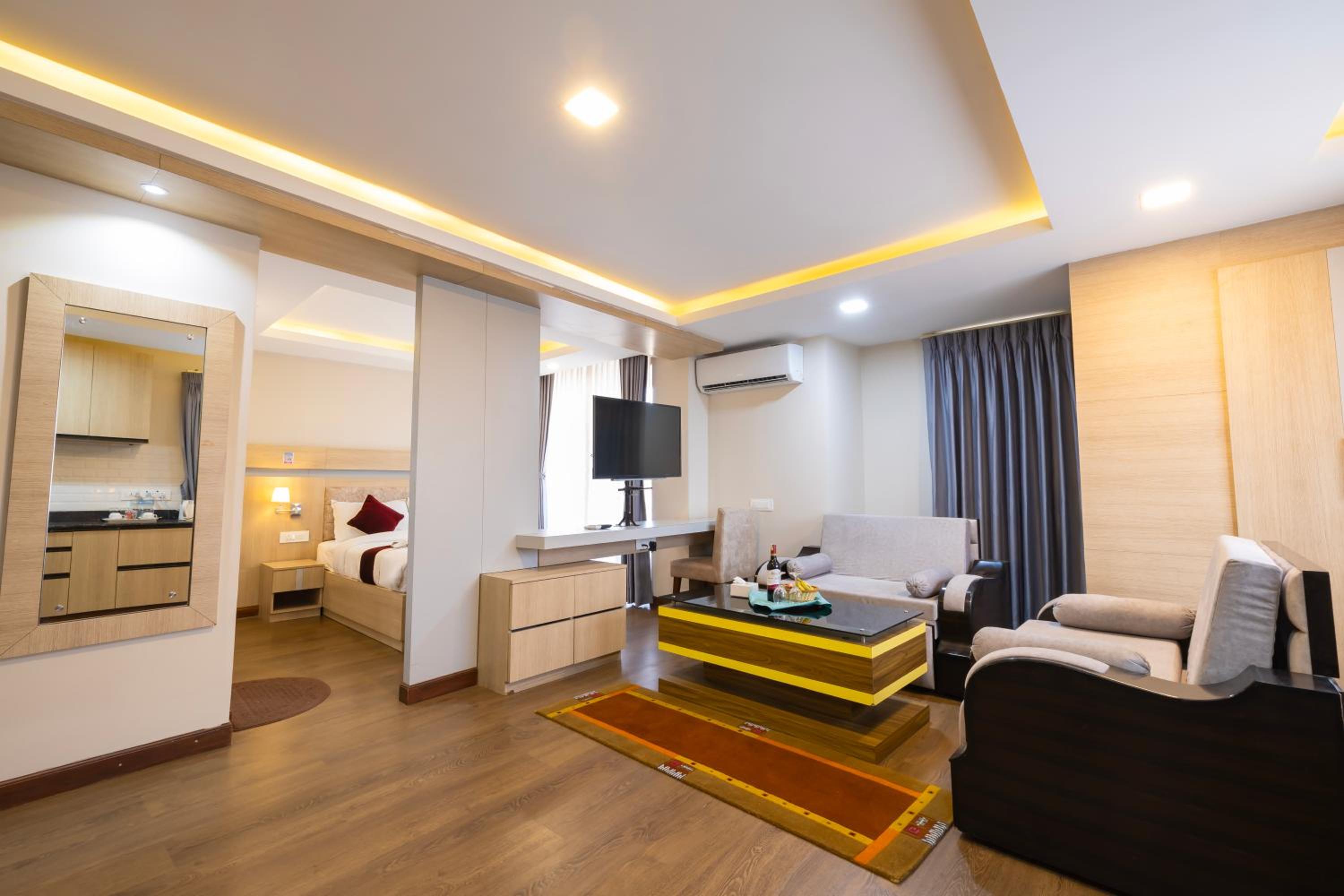 Executive Suite - Photo 1