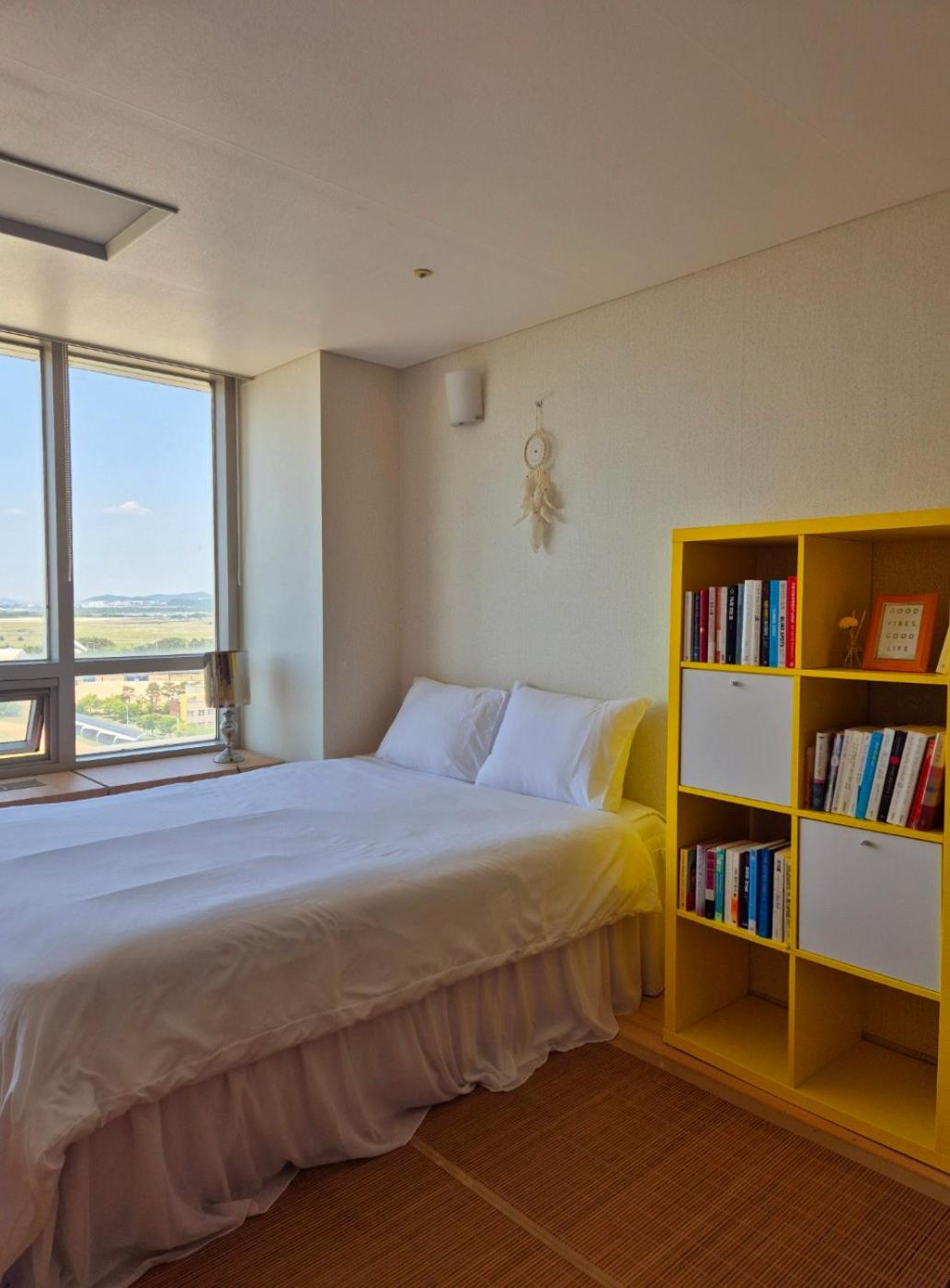 Studio Apartment - Photo 1
