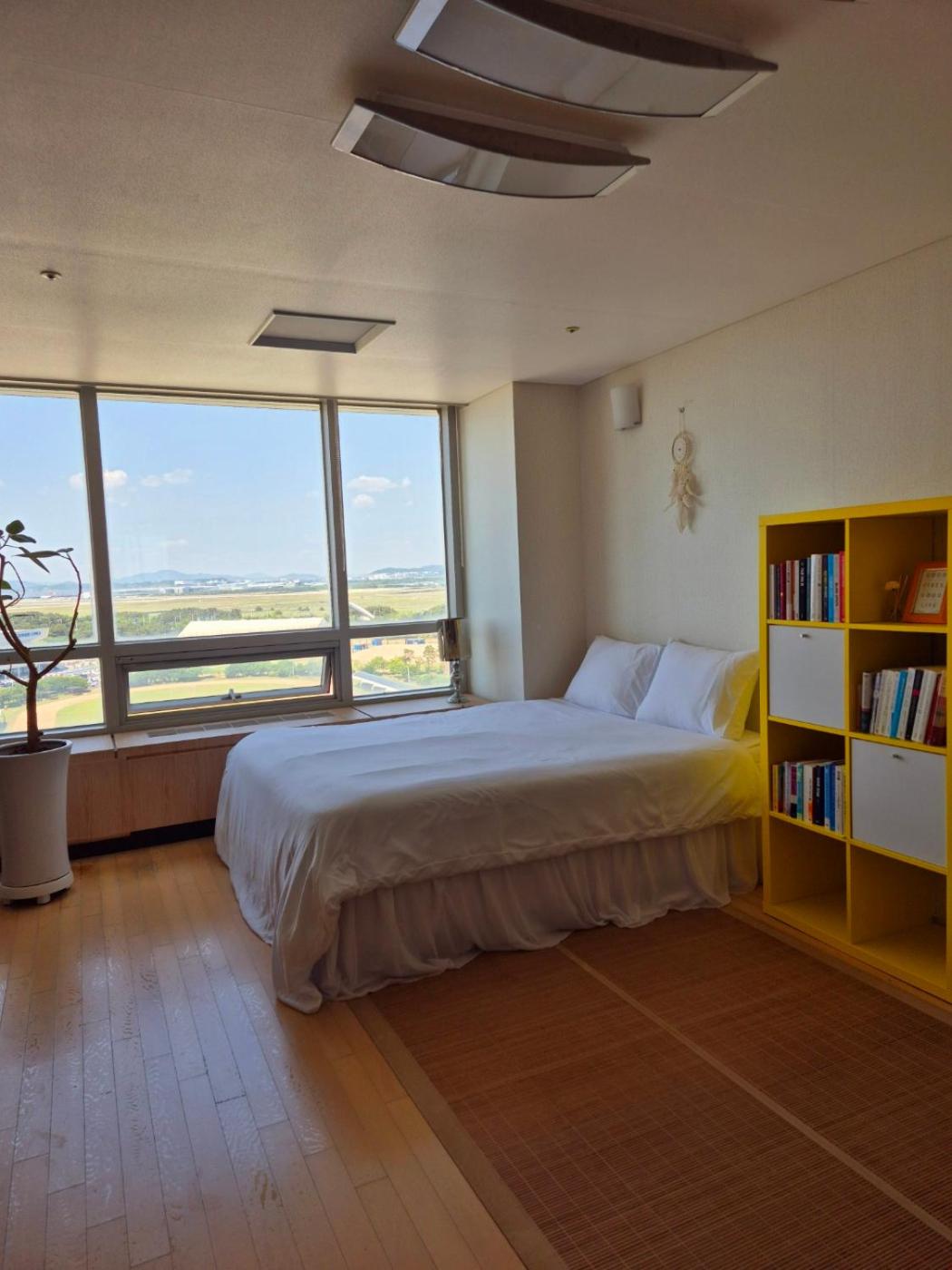 Studio Apartment - Photo 2