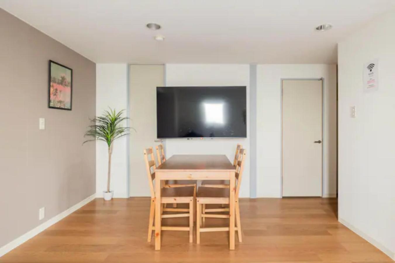 Double or Twin Room with City View photo 2