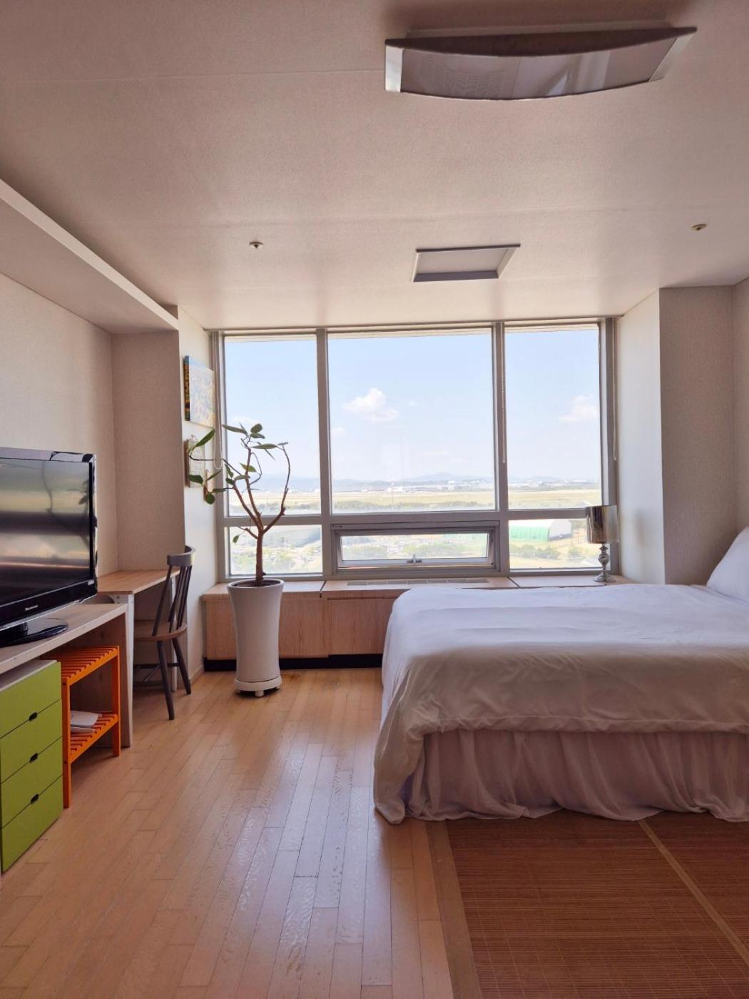 Studio Apartment - Photo 3