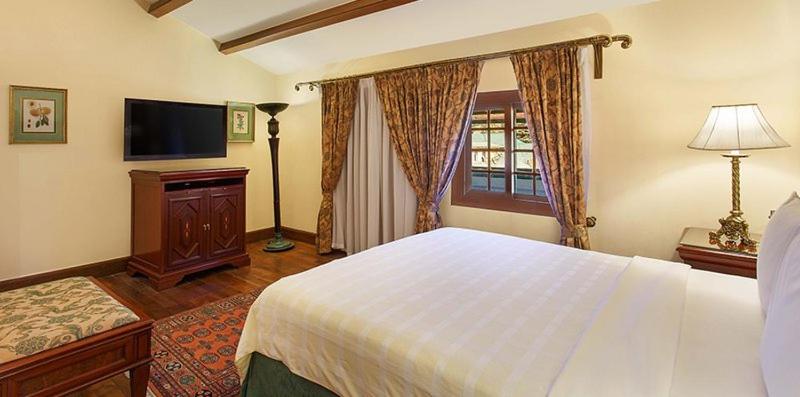 Deluxe Suite Deluxe Suite