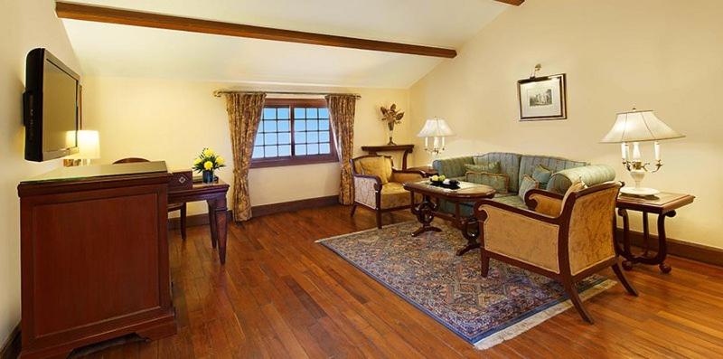 Deluxe Suite Deluxe Suite