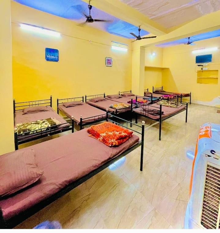10-Bed Mixed Dormitory Room photo 3
