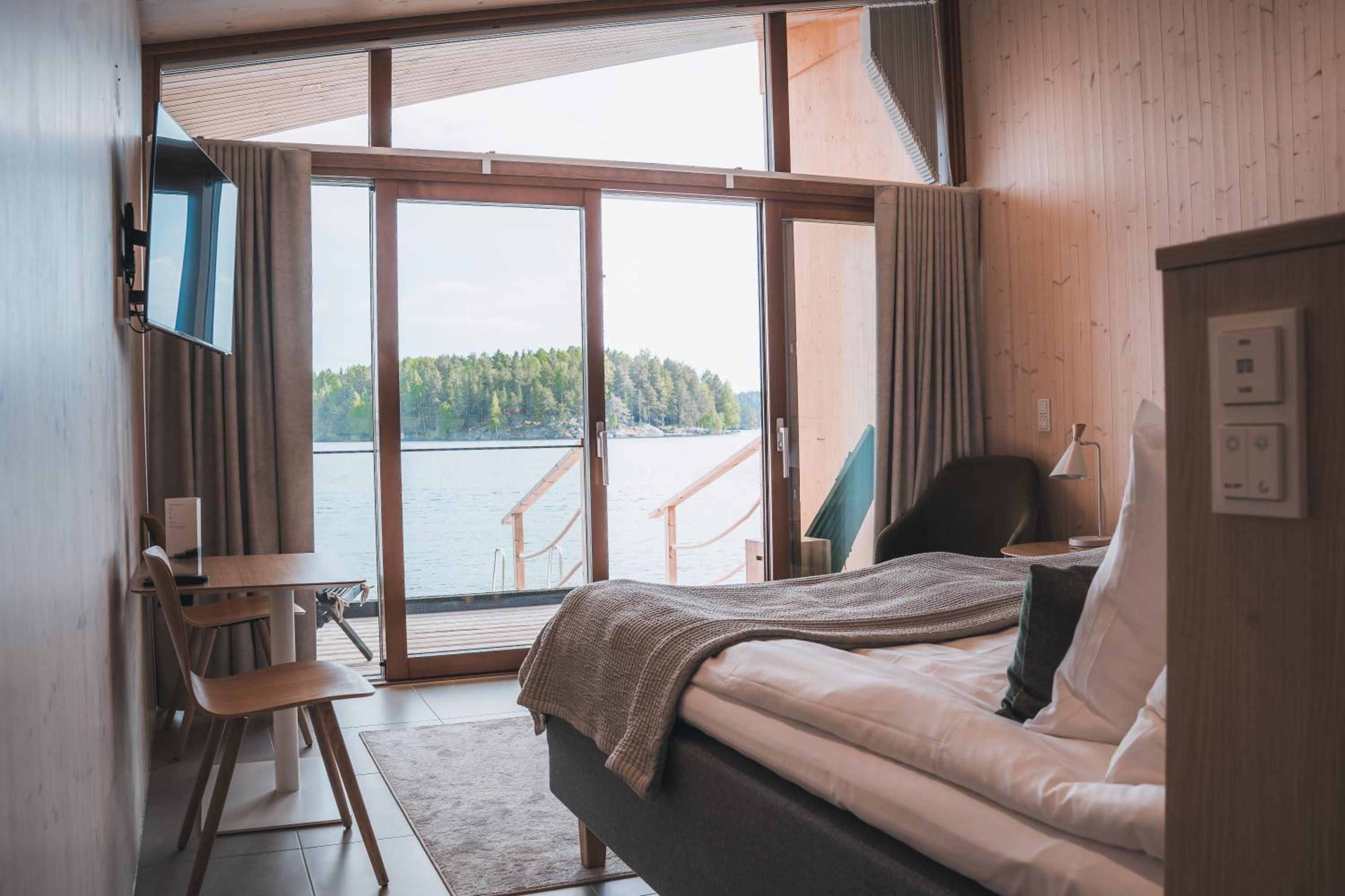 Double Room with Lake View and Sauna - Photo 1