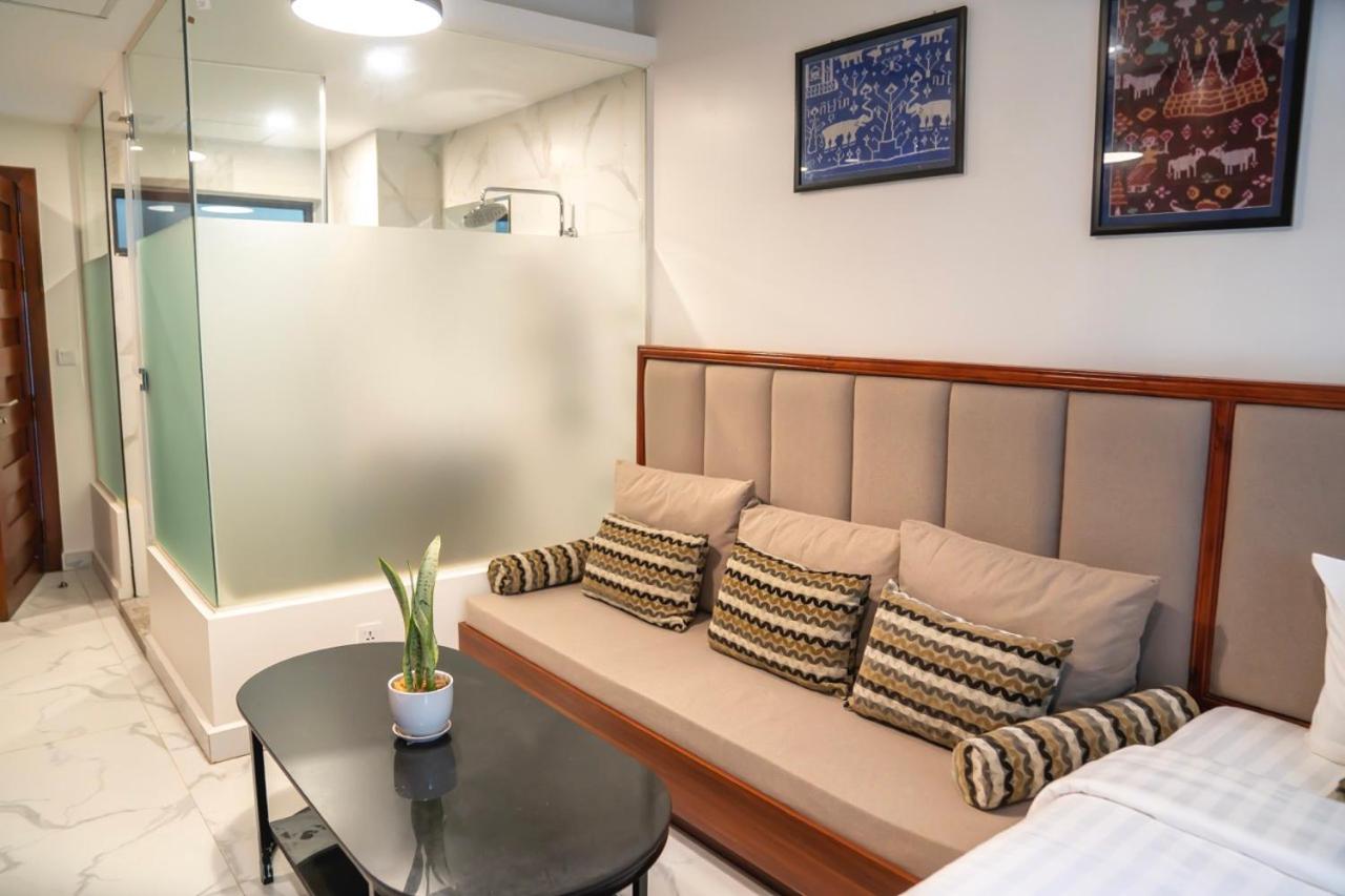 Studio Apartment - Photo 1