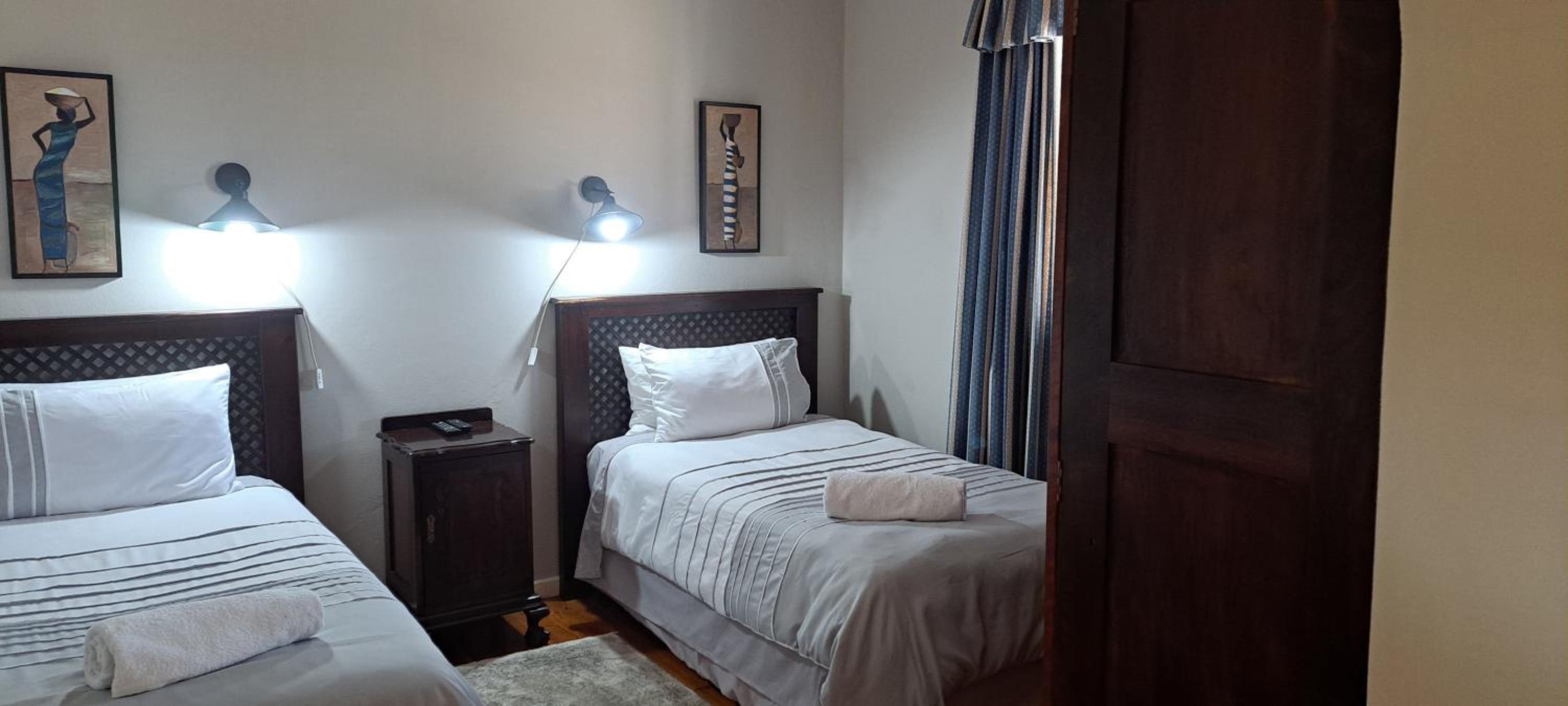 Double or Twin Room with Bathroom photo 2