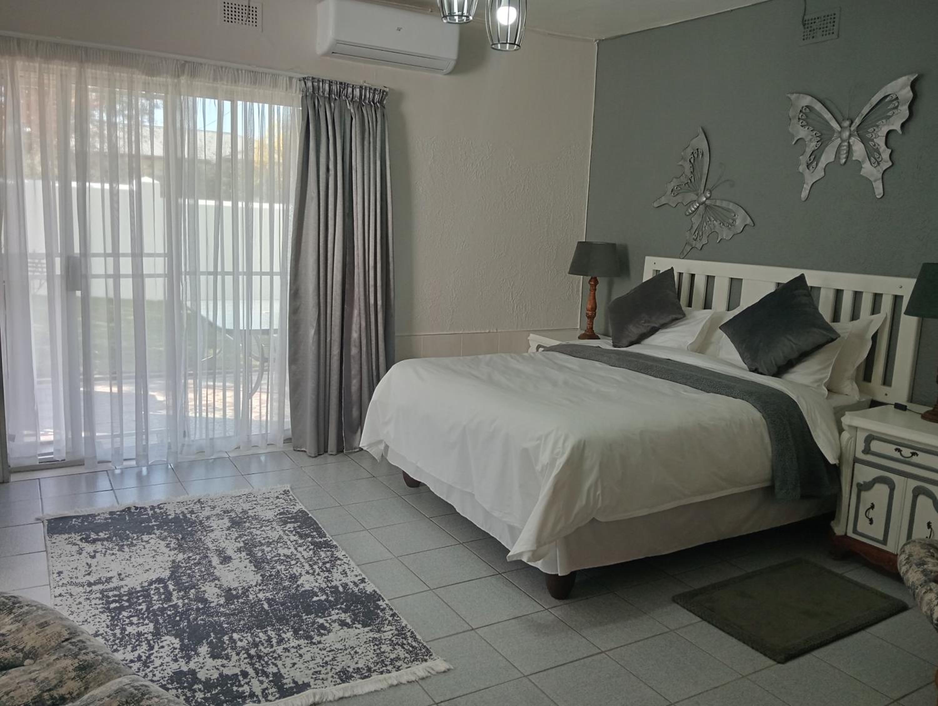 Deluxe Double Room (2 Adults + 2 Children) - Photo 4