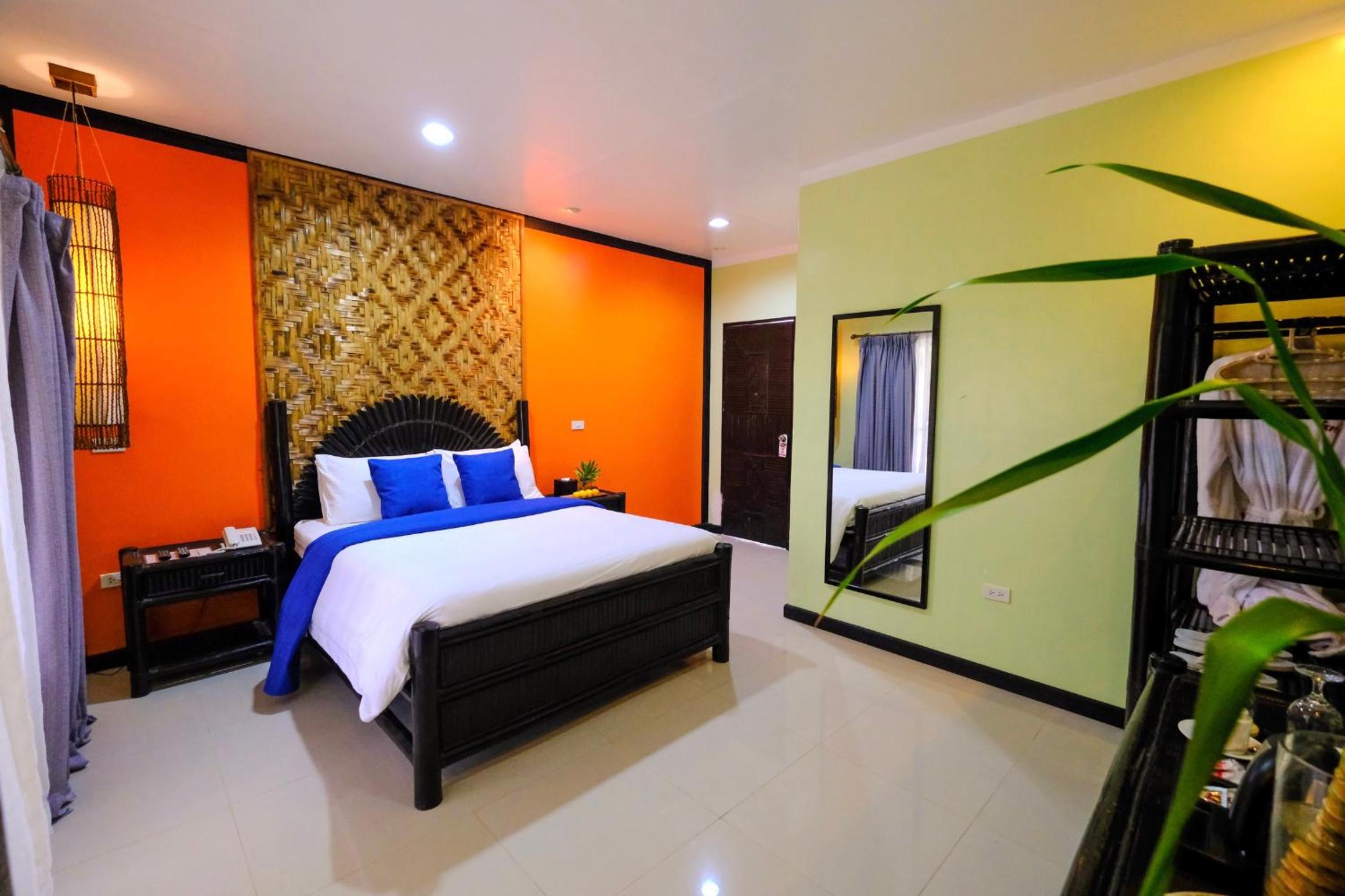 Suite - Photo 1